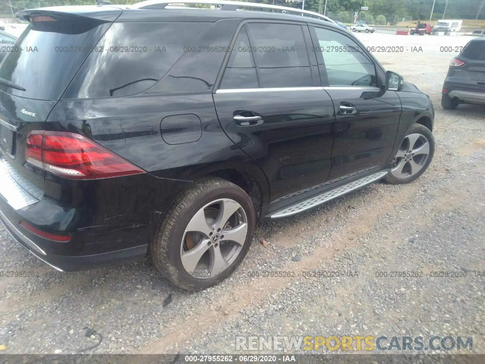 4 Photograph of a damaged car 4JGDA5GB2KB211237 MERCEDES-BENZ GLE 2019