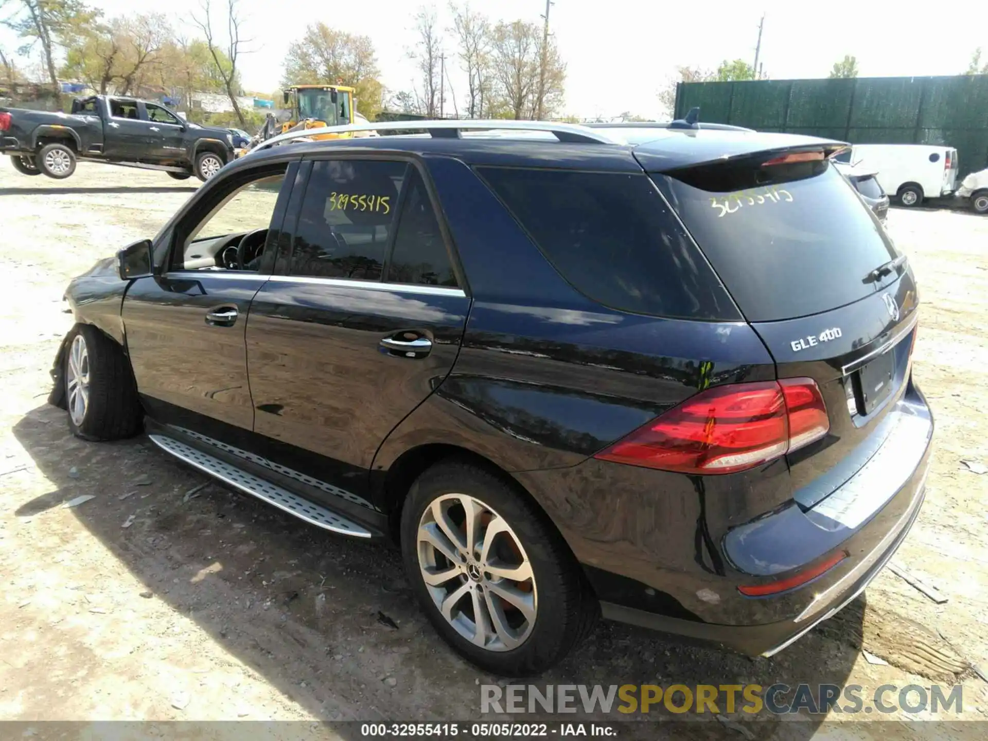 3 Photograph of a damaged car 4JGDA5GB3KB206659 MERCEDES-BENZ GLE 2019