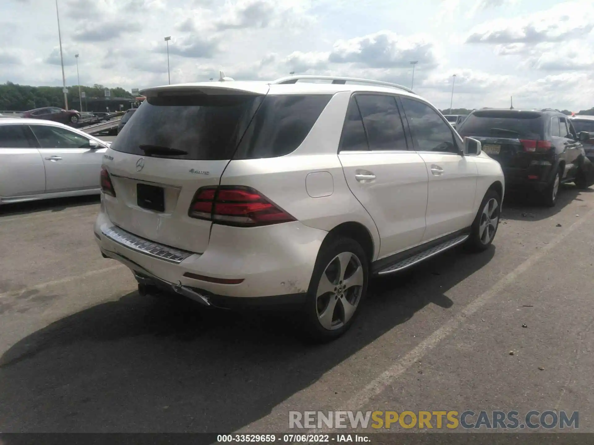 4 Photograph of a damaged car 4JGDA5GB7KB206017 MERCEDES-BENZ GLE 2019