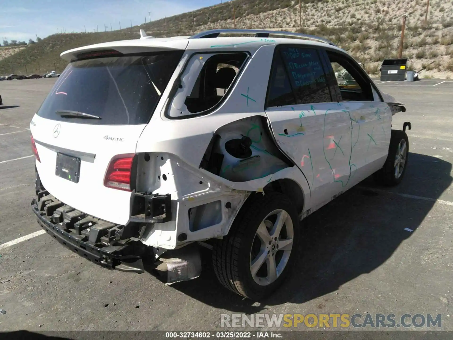 4 Photograph of a damaged car 4JGDA5GB7KB208463 MERCEDES-BENZ GLE 2019