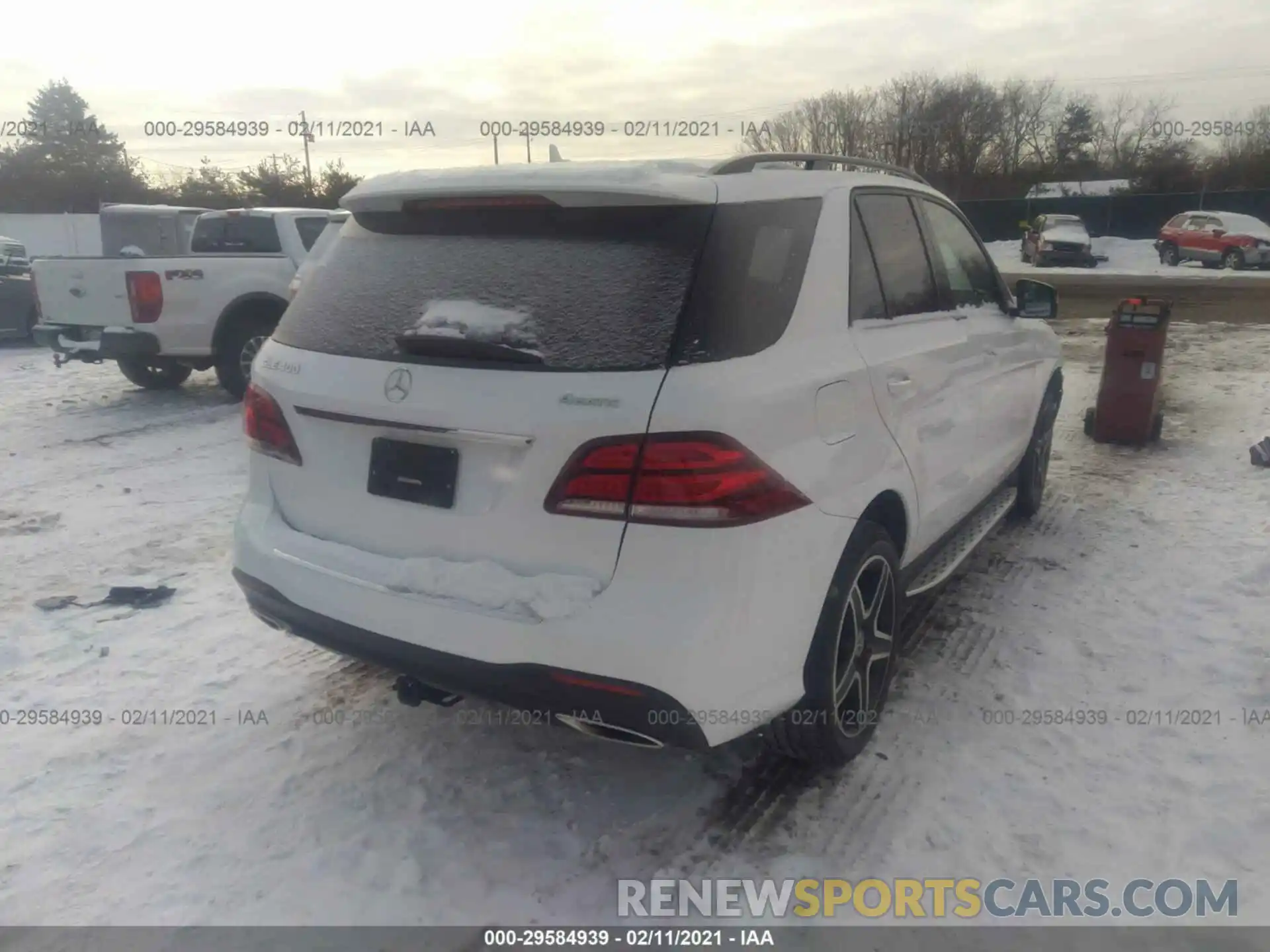 4 Photograph of a damaged car 4JGDA5GB9KB212644 MERCEDES-BENZ GLE 2019