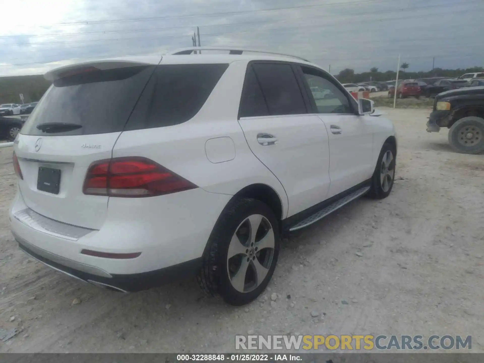 4 Photograph of a damaged car 4JGDA5GBXKB213706 MERCEDES-BENZ GLE 2019