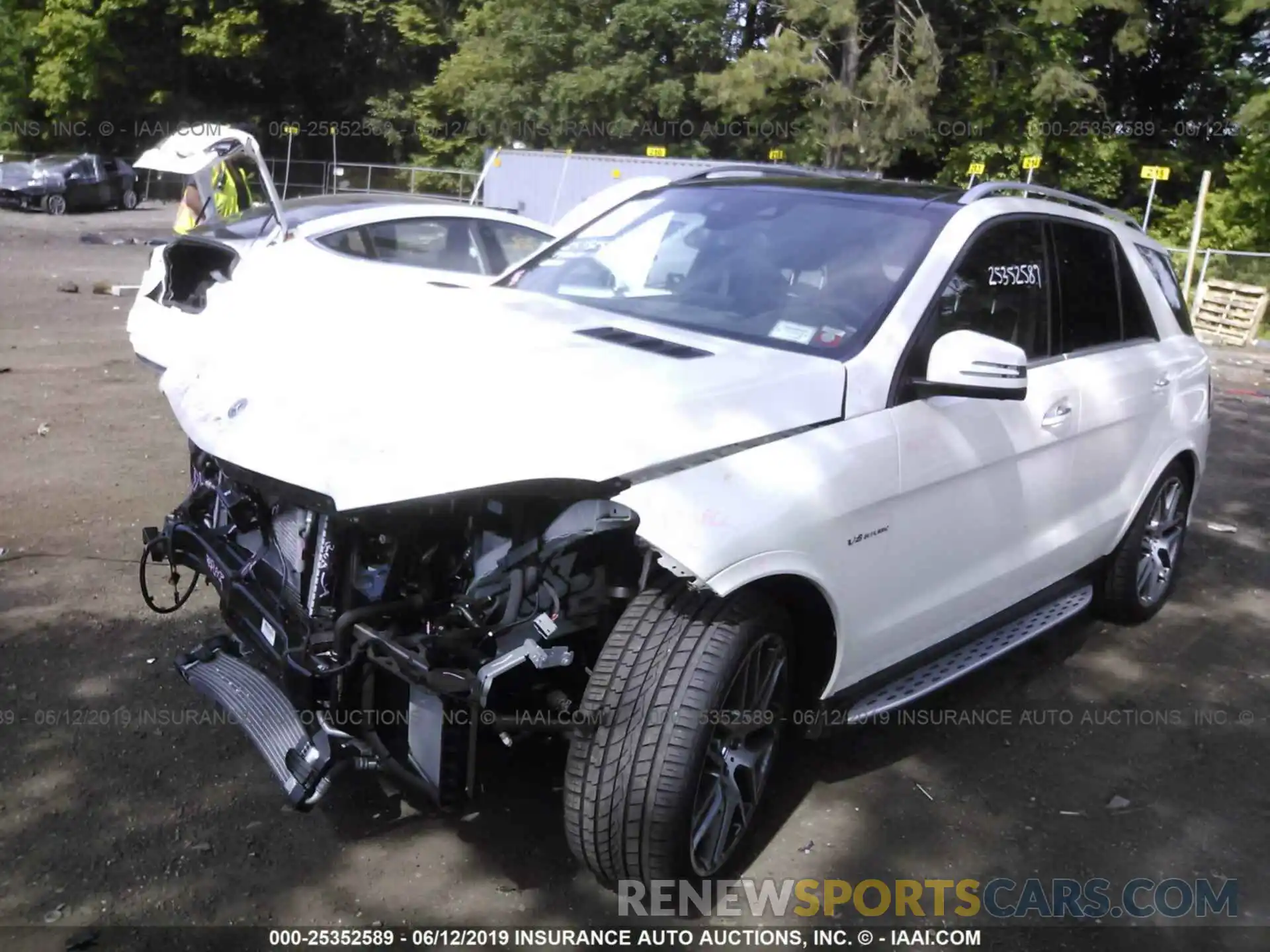 2 Photograph of a damaged car 4JGDA7FB4KB213522 MERCEDES-BENZ GLE 2019