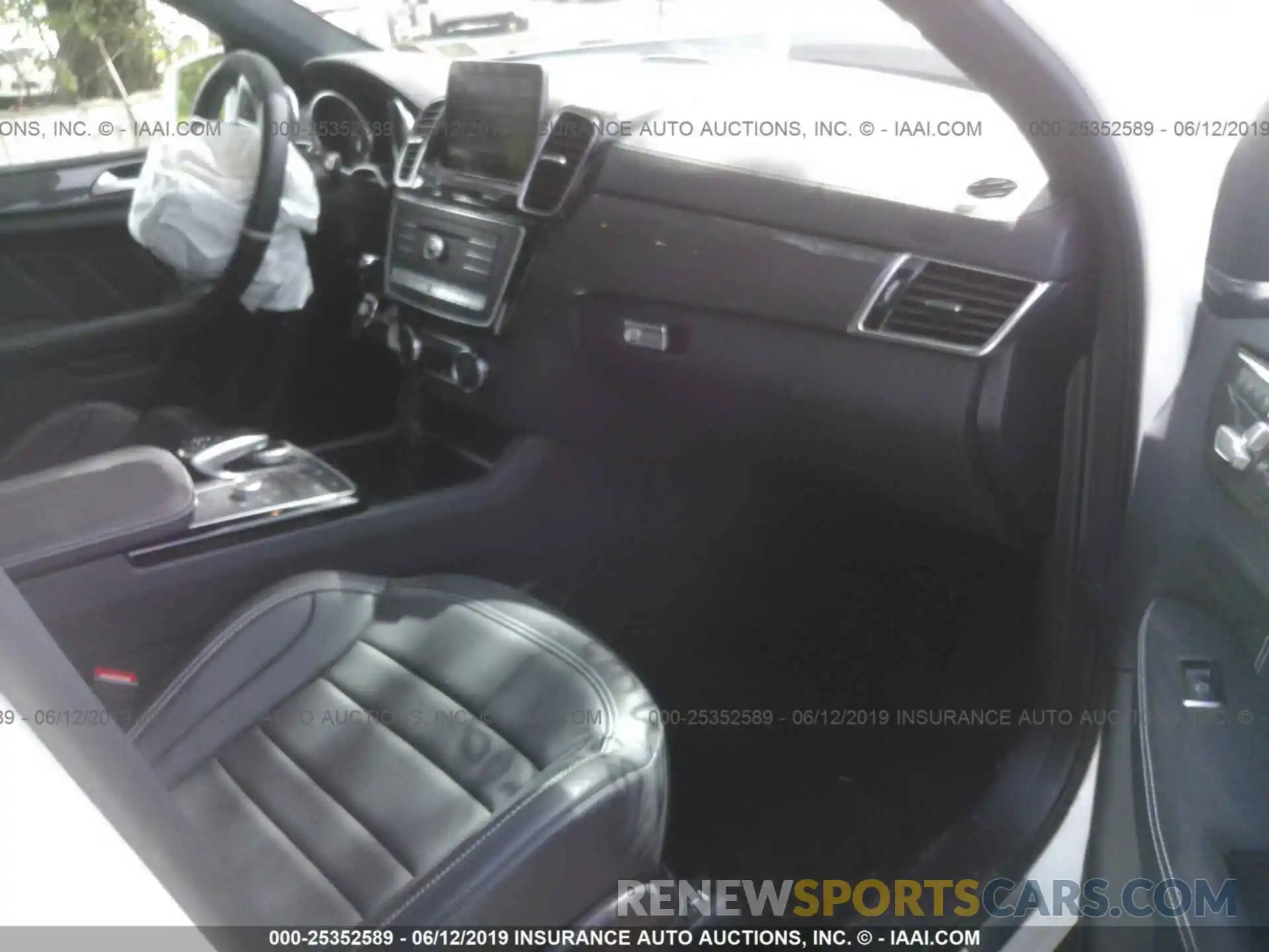 5 Photograph of a damaged car 4JGDA7FB4KB213522 MERCEDES-BENZ GLE 2019