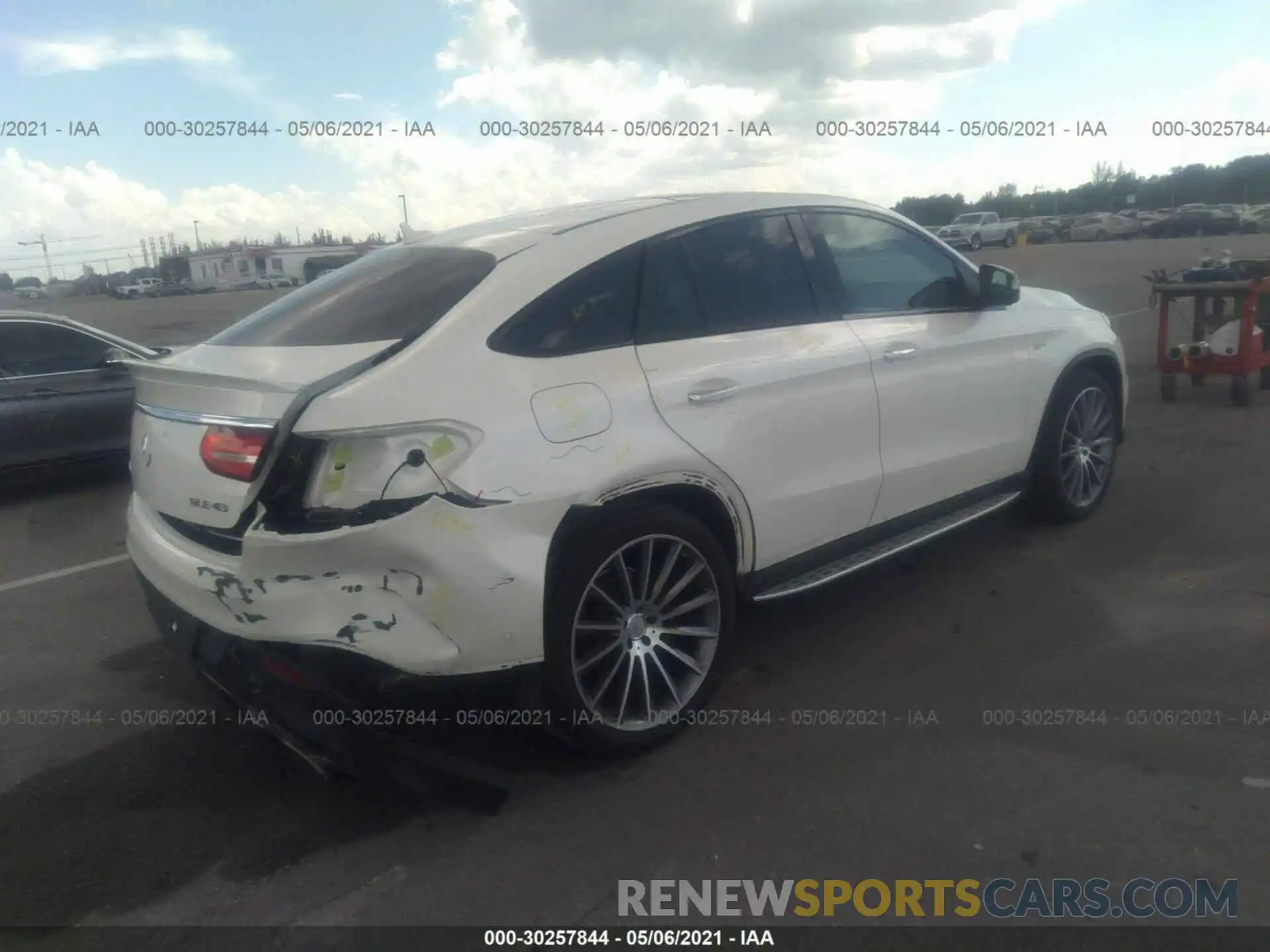 4 Photograph of a damaged car 4JGED6EB7KA128560 MERCEDES-BENZ GLE 2019