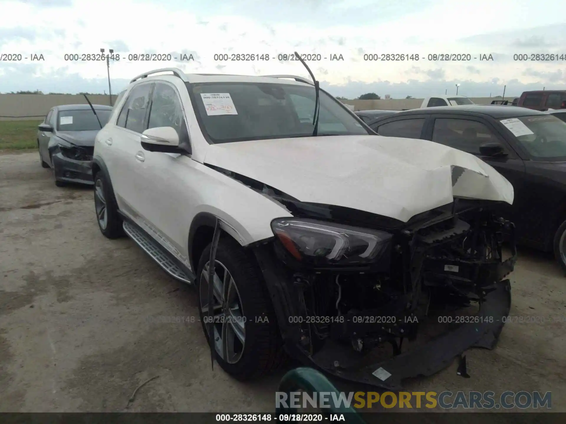 12 Photograph of a damaged car 4JGFB4JB1LA111338 MERCEDES-BENZ GLE 2020