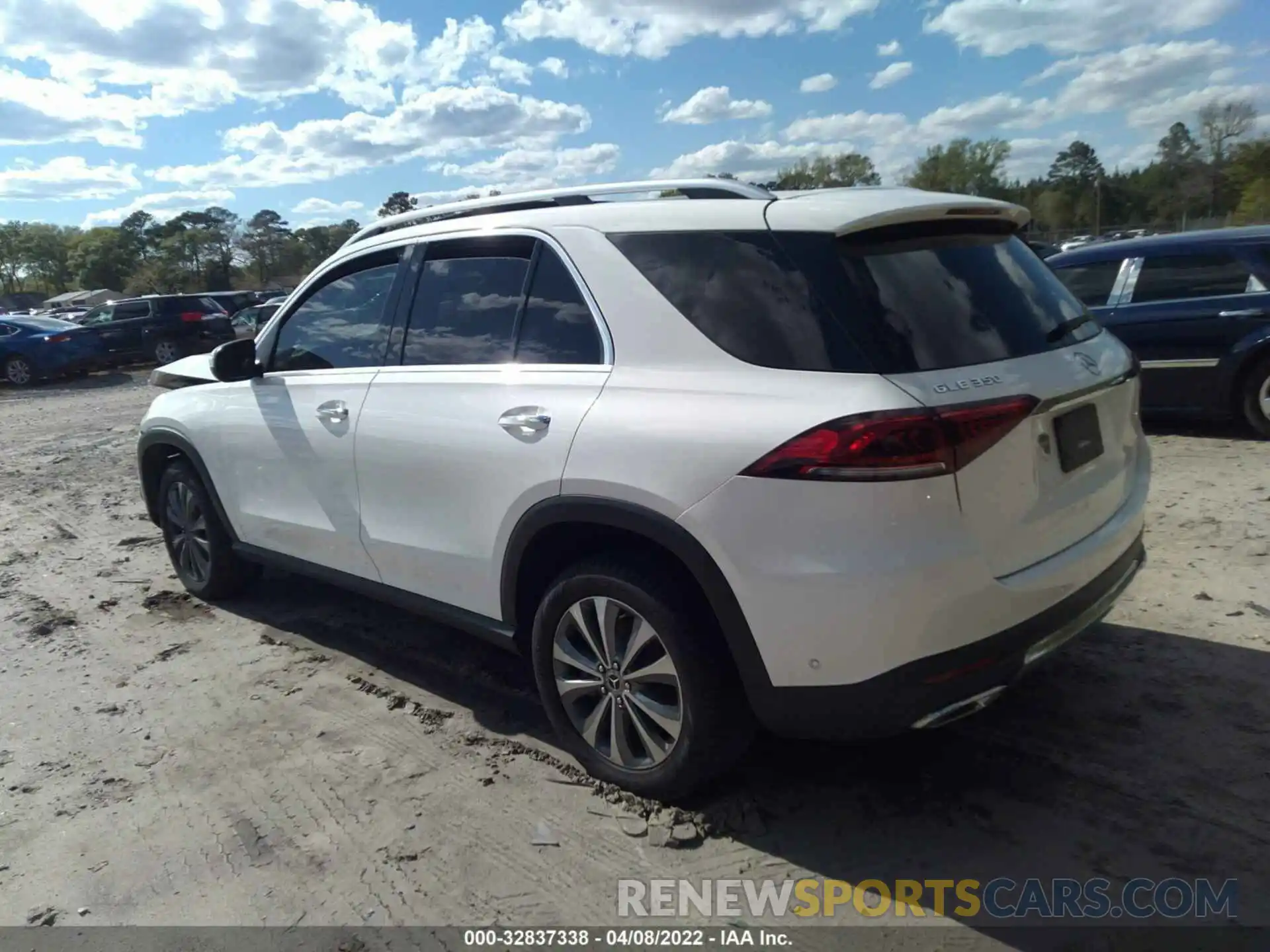 3 Photograph of a damaged car 4JGFB4JB1LA174732 MERCEDES-BENZ GLE 2020