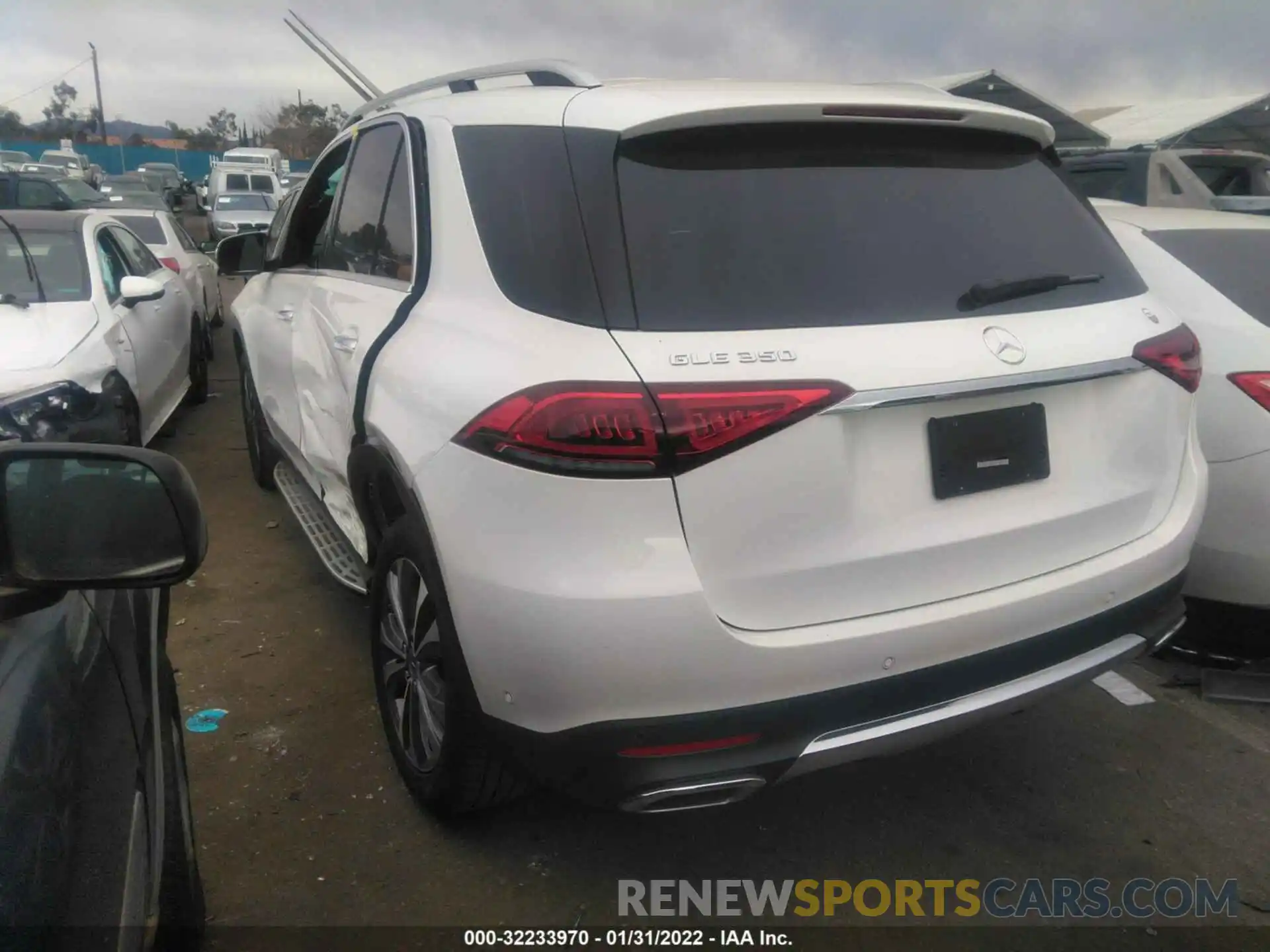 3 Photograph of a damaged car 4JGFB4JB2LA245534 MERCEDES-BENZ GLE 2020