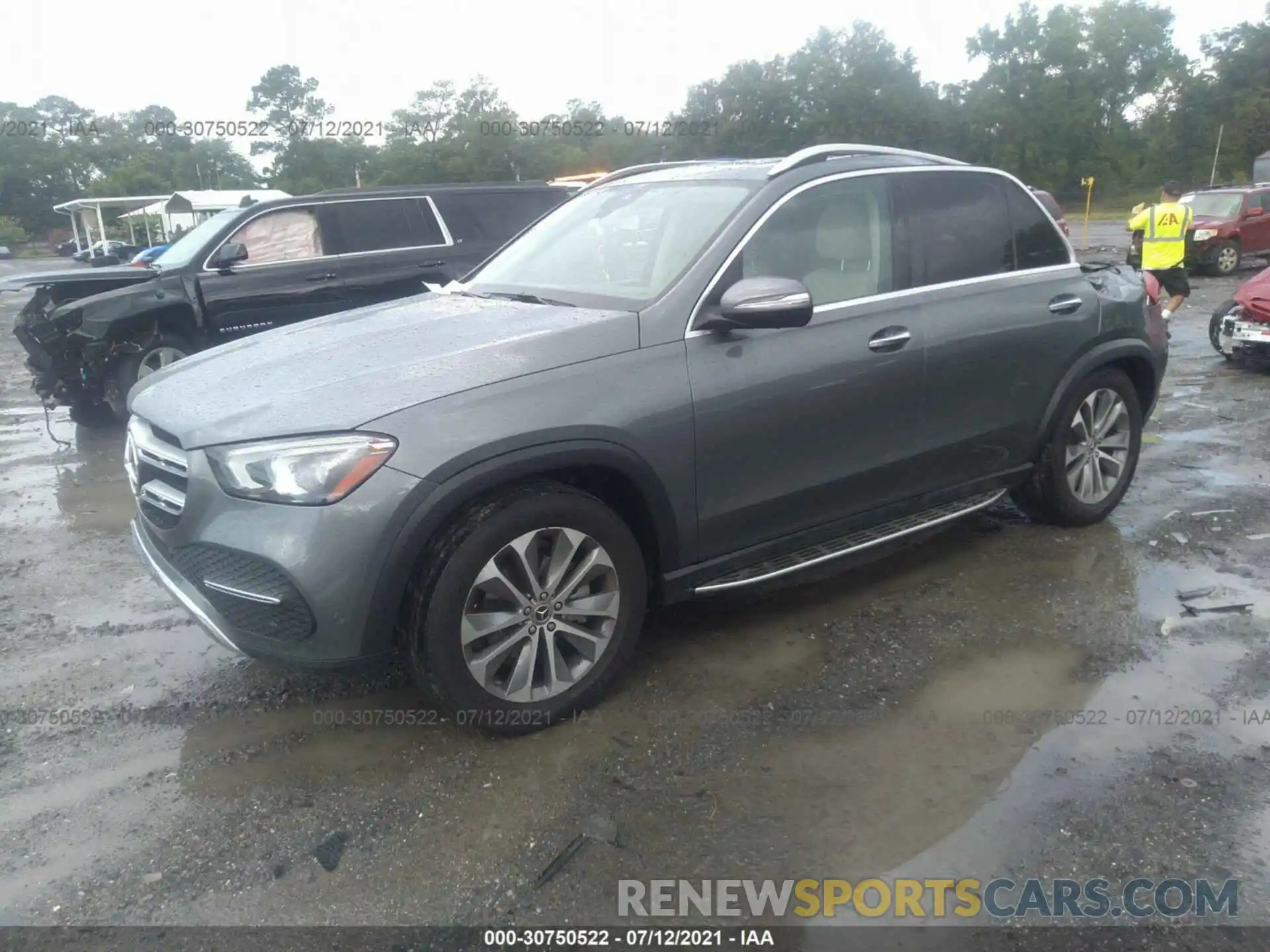 2 Photograph of a damaged car 4JGFB4JB3LA121823 MERCEDES-BENZ GLE 2020