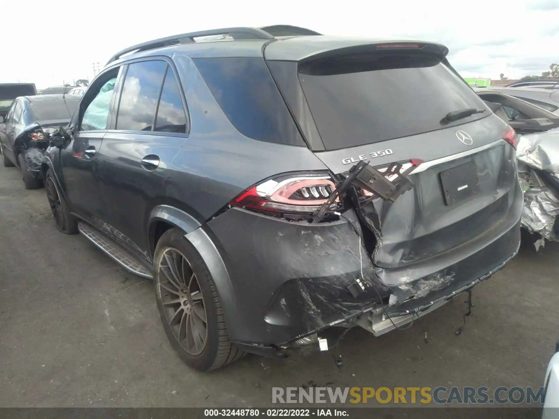 3 Photograph of a damaged car 4JGFB4JB6LA259081 MERCEDES-BENZ GLE 2020