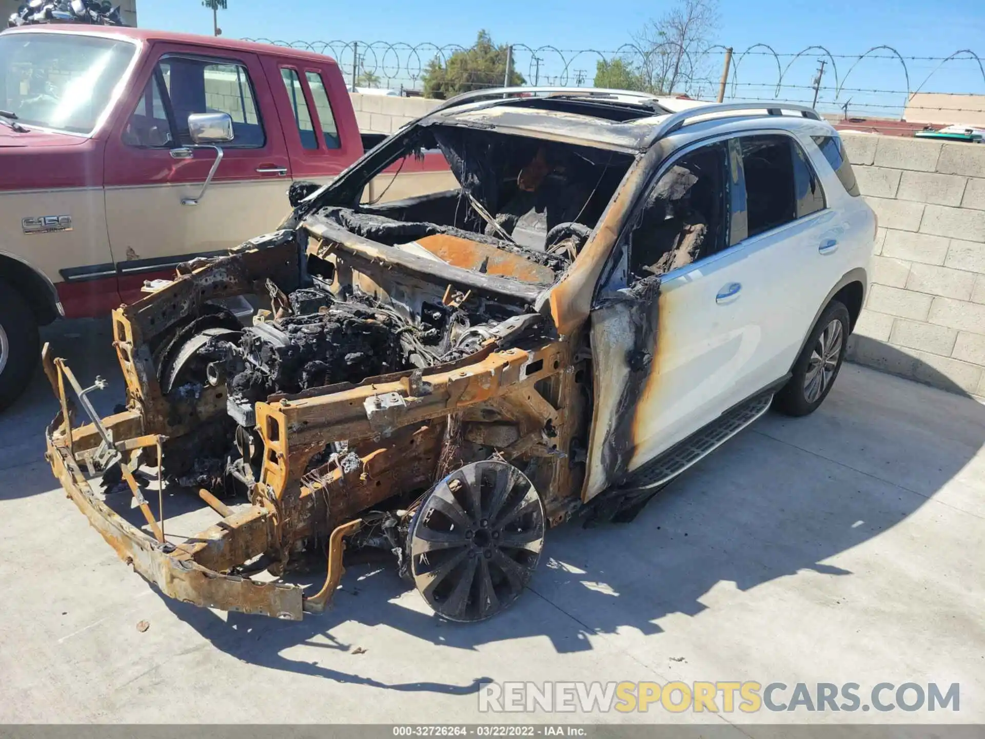 2 Photograph of a damaged car 4JGFB4JB7LA107648 MERCEDES-BENZ GLE 2020