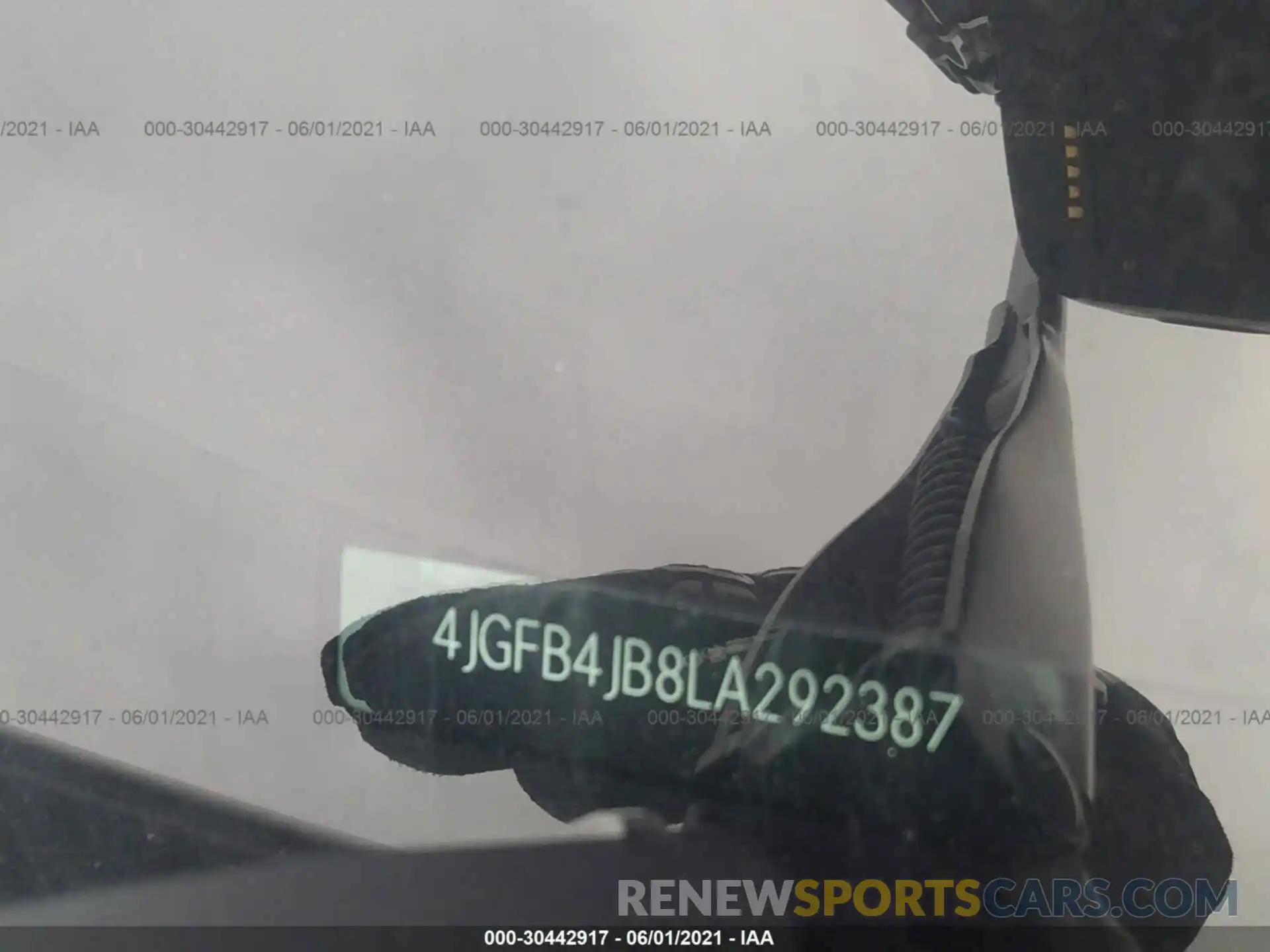 9 Photograph of a damaged car 4JGFB4JB8LA292387 MERCEDES-BENZ GLE 2020