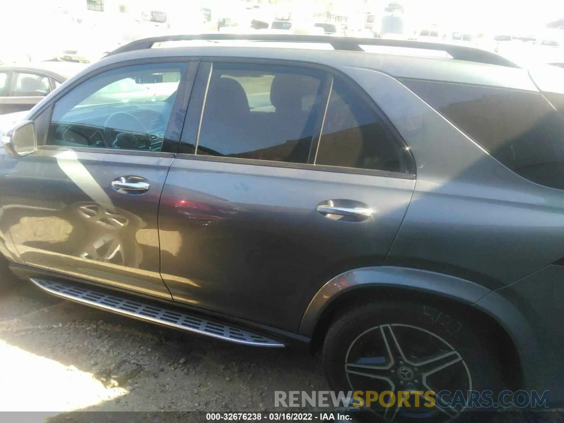 3 Photograph of a damaged car 4JGFB4JBXLA243076 MERCEDES-BENZ GLE 2020