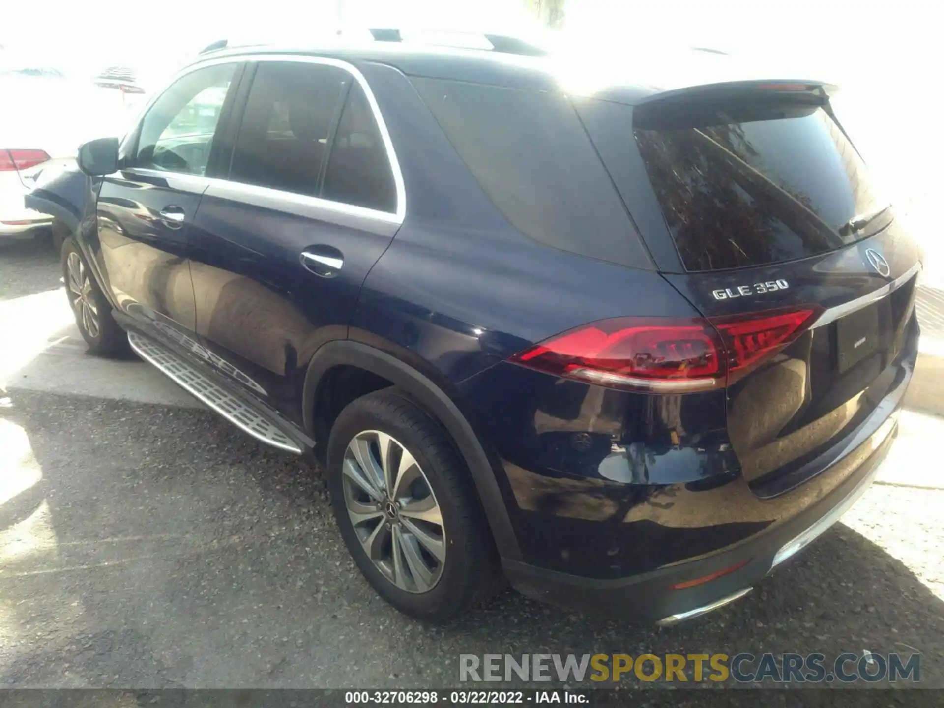 3 Photograph of a damaged car 4JGFB4JE6LA213759 MERCEDES-BENZ GLE 2020