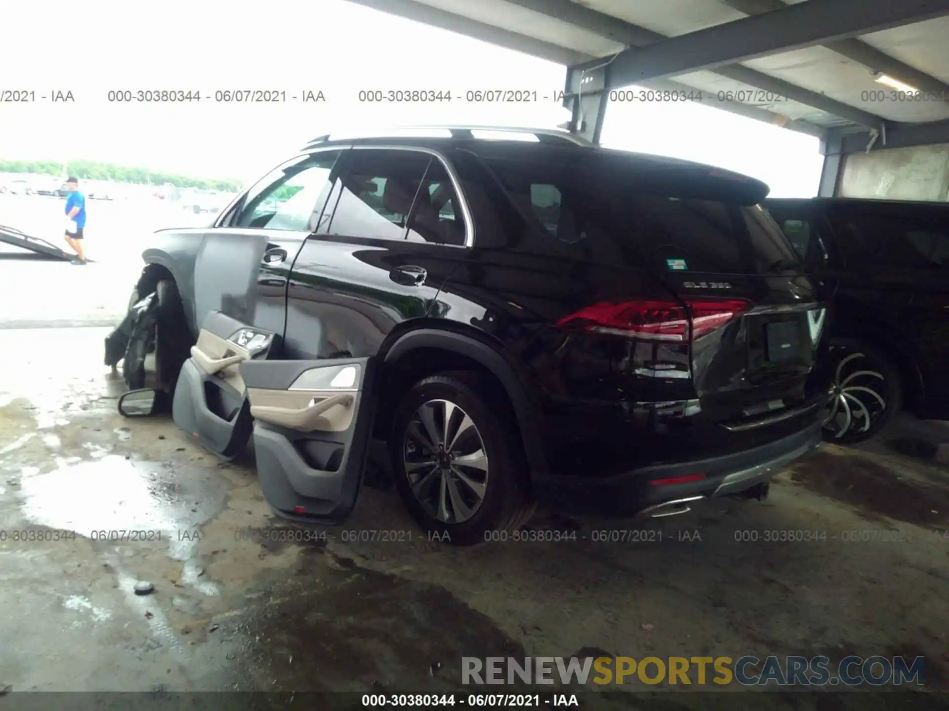 3 Photograph of a damaged car 4JGFB4KBXLA027470 MERCEDES-BENZ GLE 2020