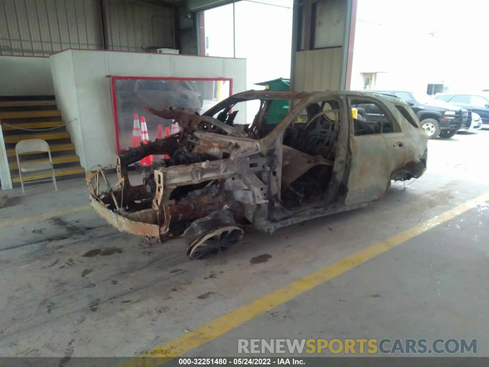 2 Photograph of a damaged car 4JGFB4KE0LA054218 MERCEDES-BENZ GLE 2020