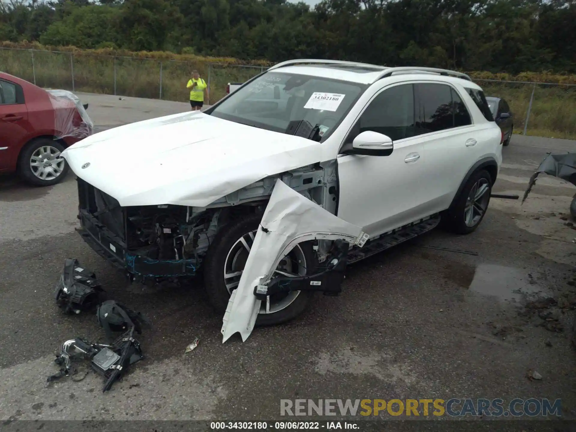 2 Photograph of a damaged car 4JGFB5KB1LA110808 MERCEDES-BENZ GLE 2020