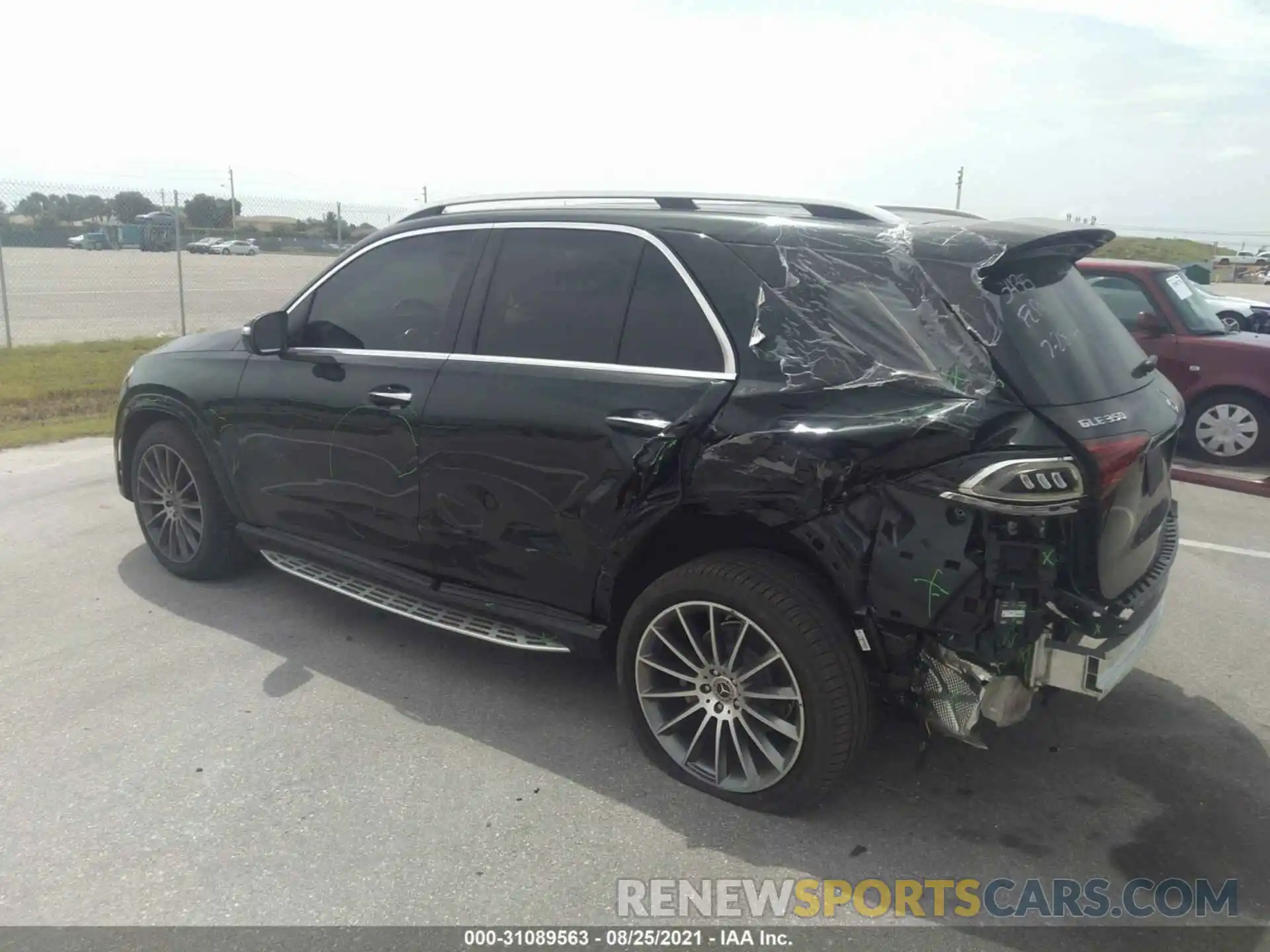 3 Photograph of a damaged car 4JGFB4JB0MA363454 MERCEDES-BENZ GLE 2021