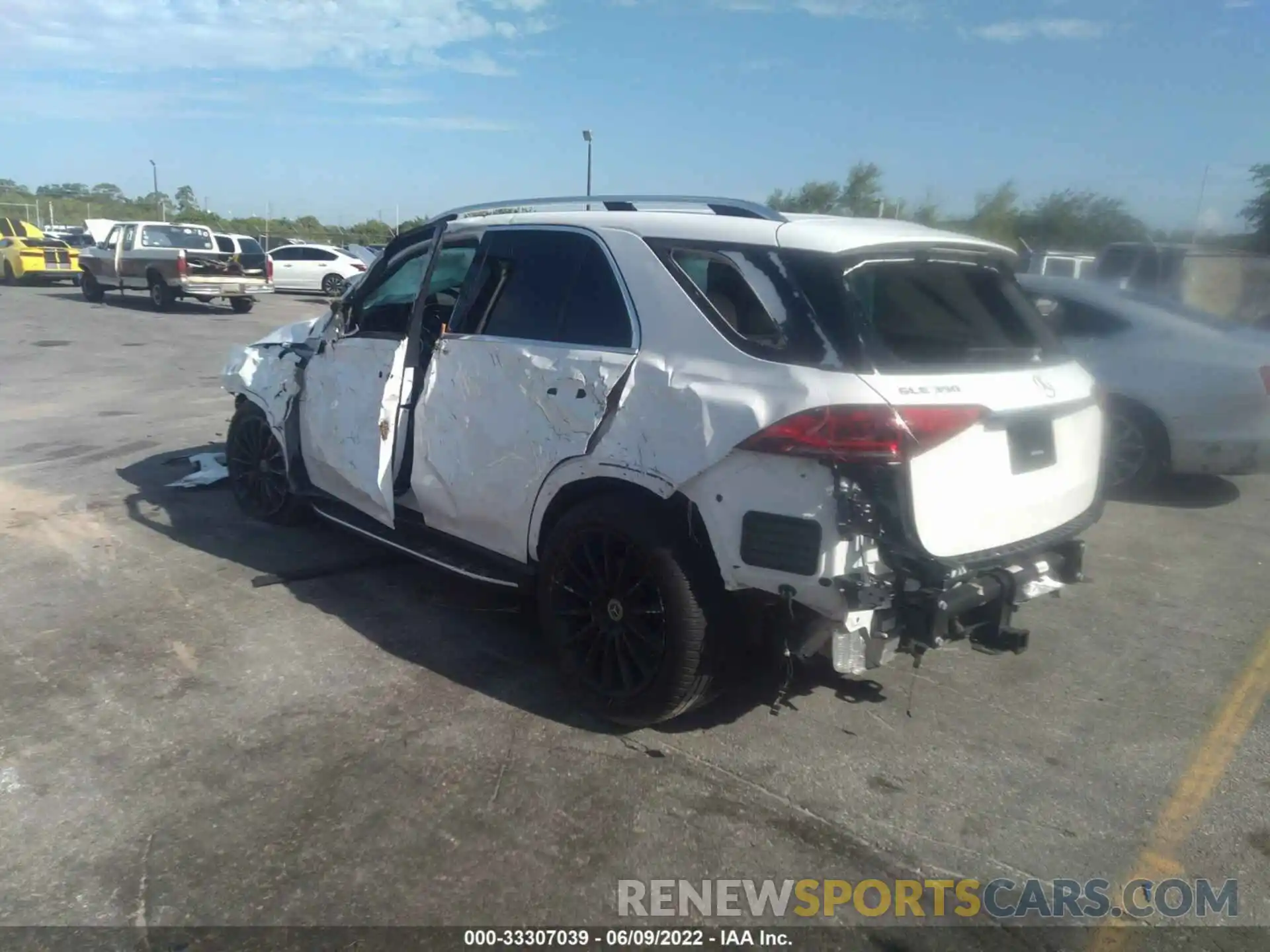 3 Photograph of a damaged car 4JGFB4JB2MA513919 MERCEDES-BENZ GLE 2021