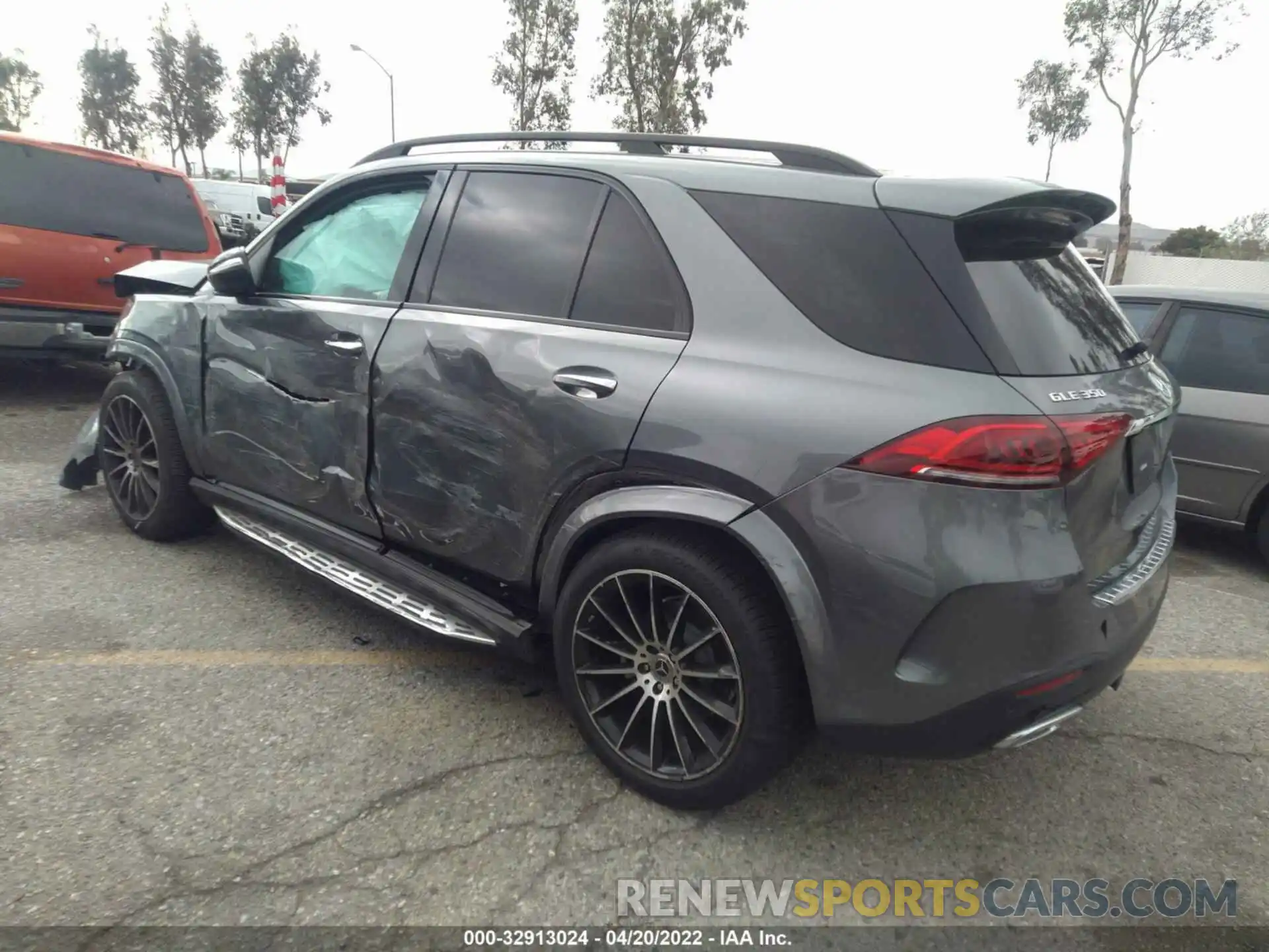 3 Photograph of a damaged car 4JGFB4JB8MA573980 MERCEDES-BENZ GLE 2021