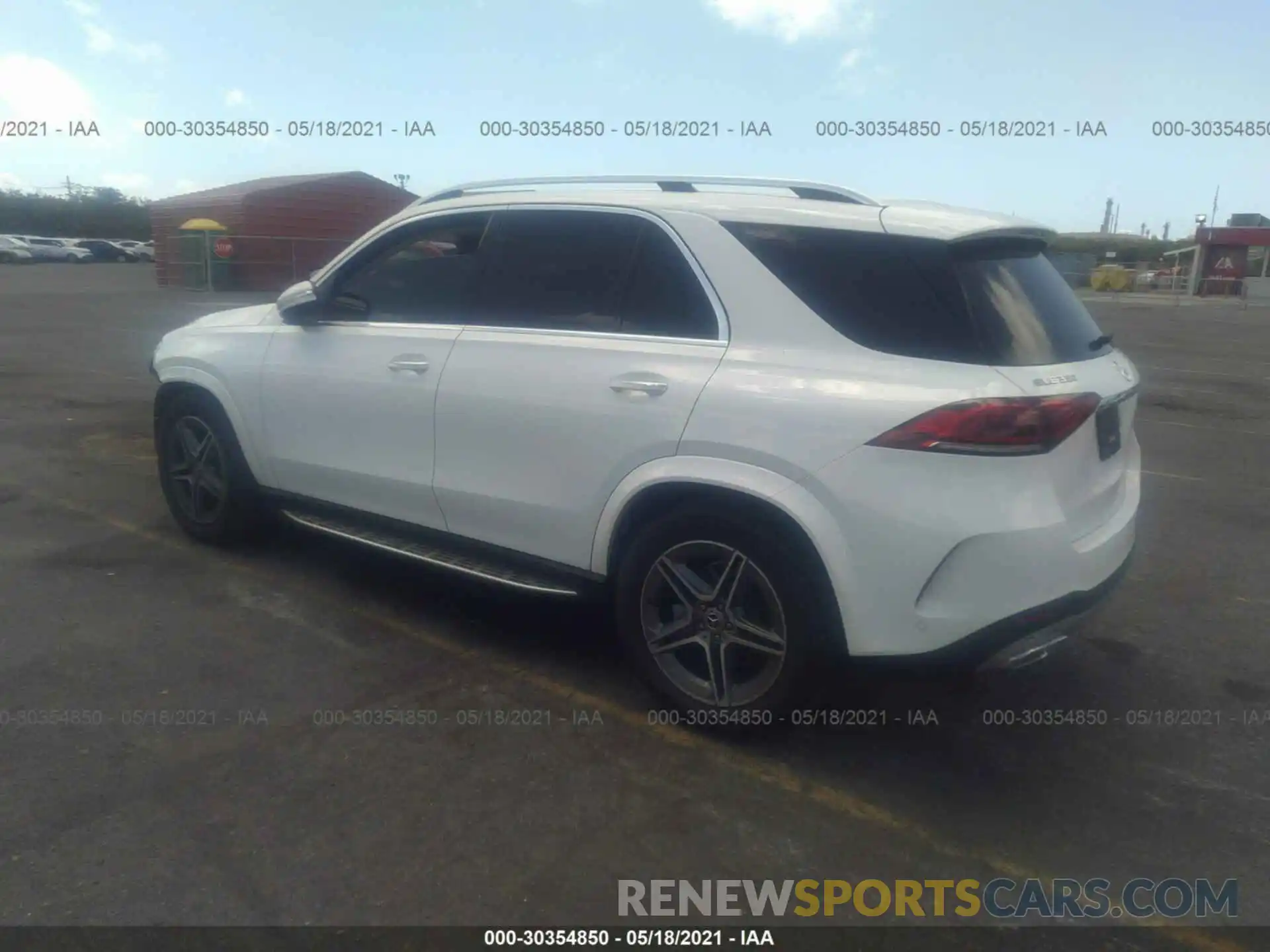 3 Photograph of a damaged car 4JGFB4JBXMA370086 MERCEDES-BENZ GLE 2021