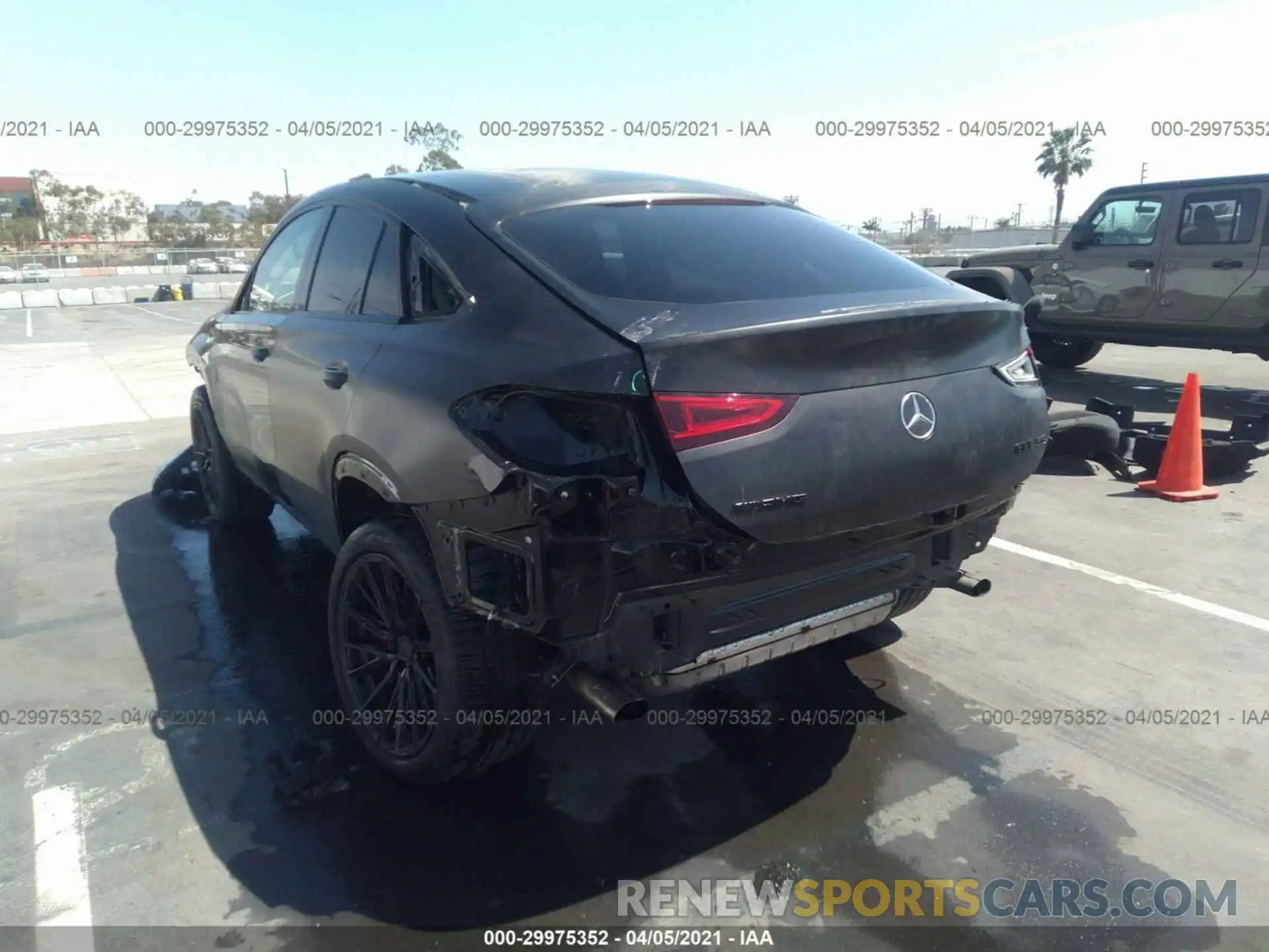 3 Photograph of a damaged car 4JGFD6BB6MA235952 MERCEDES-BENZ GLE 2021