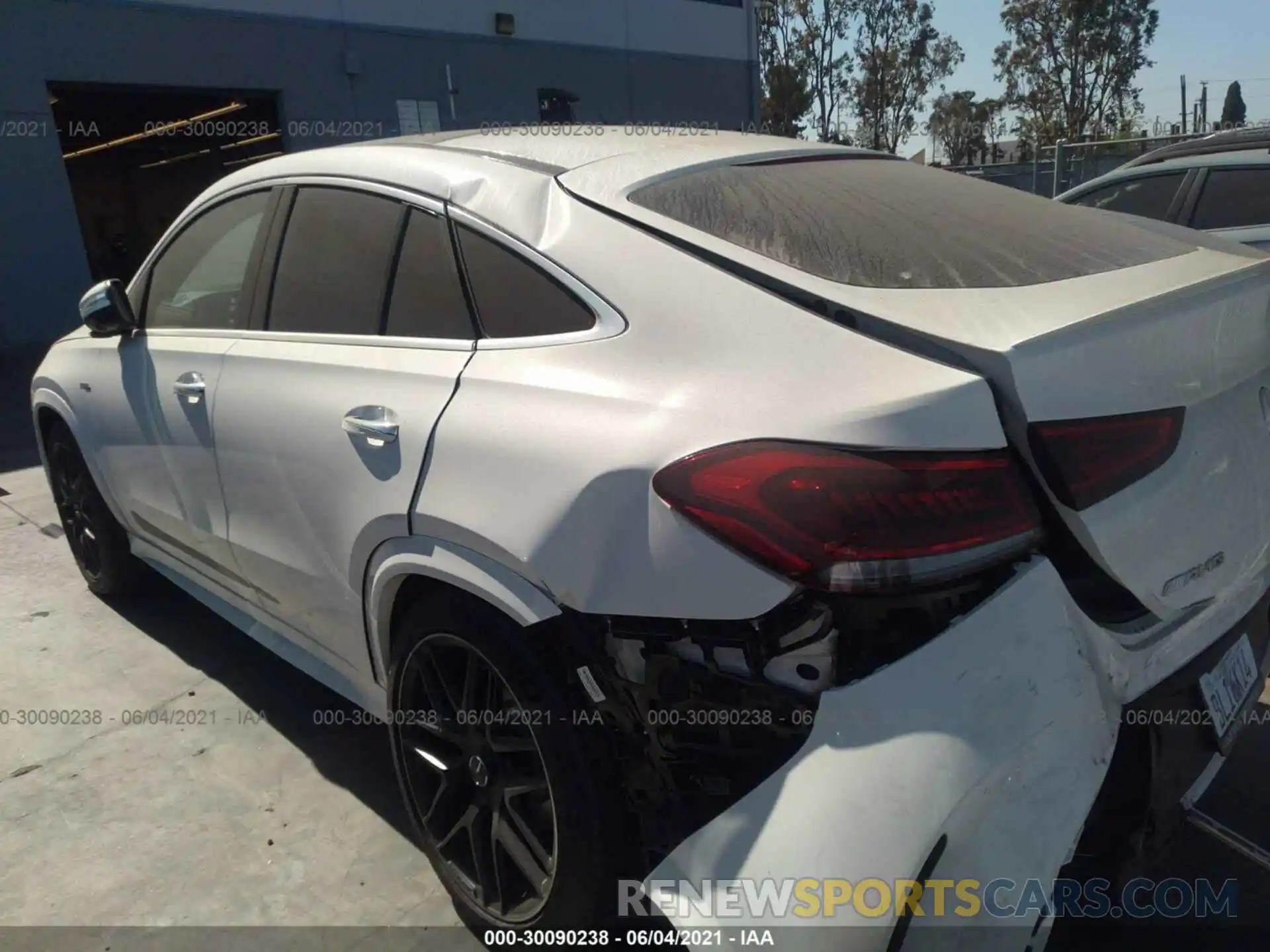 3 Photograph of a damaged car 4JGFD6BB8MA451138 MERCEDES-BENZ GLE 2021