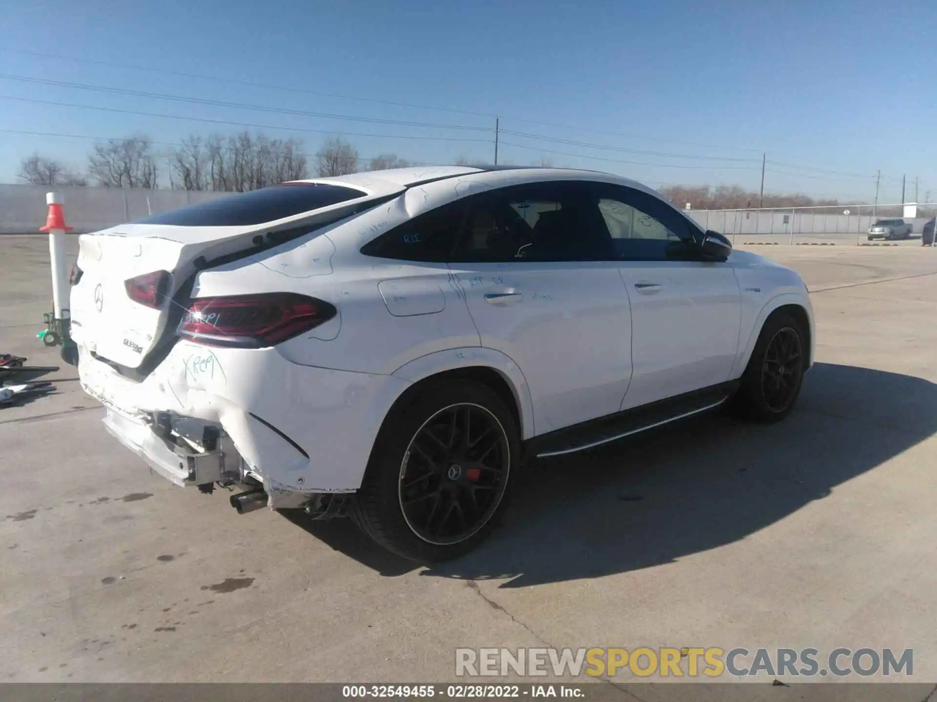 4 Photograph of a damaged car 4JGFD8KB3MA538733 MERCEDES-BENZ GLE 2021