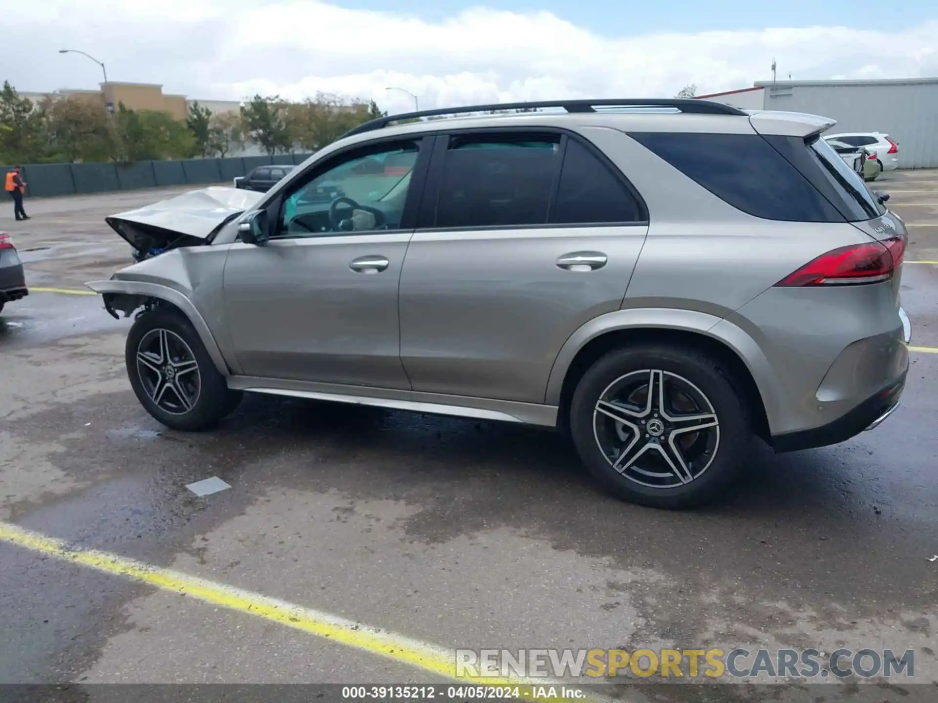 15 Photograph of a damaged car 4JGFB4JB0NA606889 MERCEDES-BENZ GLE 2022