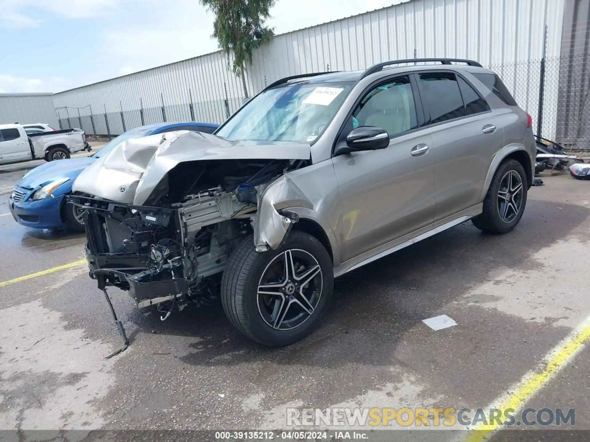 2 Photograph of a damaged car 4JGFB4JB0NA606889 MERCEDES-BENZ GLE 2022