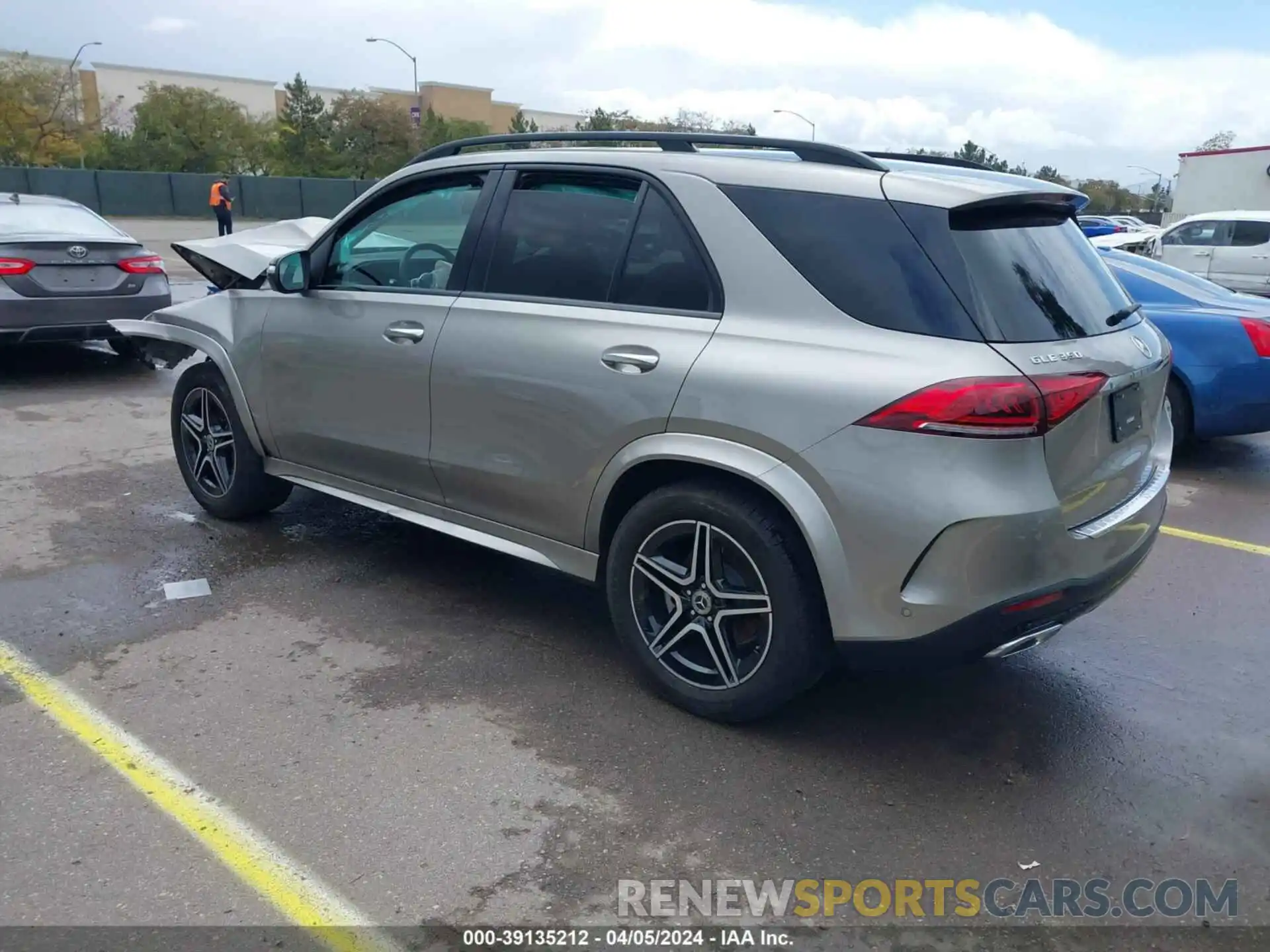 3 Photograph of a damaged car 4JGFB4JB0NA606889 MERCEDES-BENZ GLE 2022