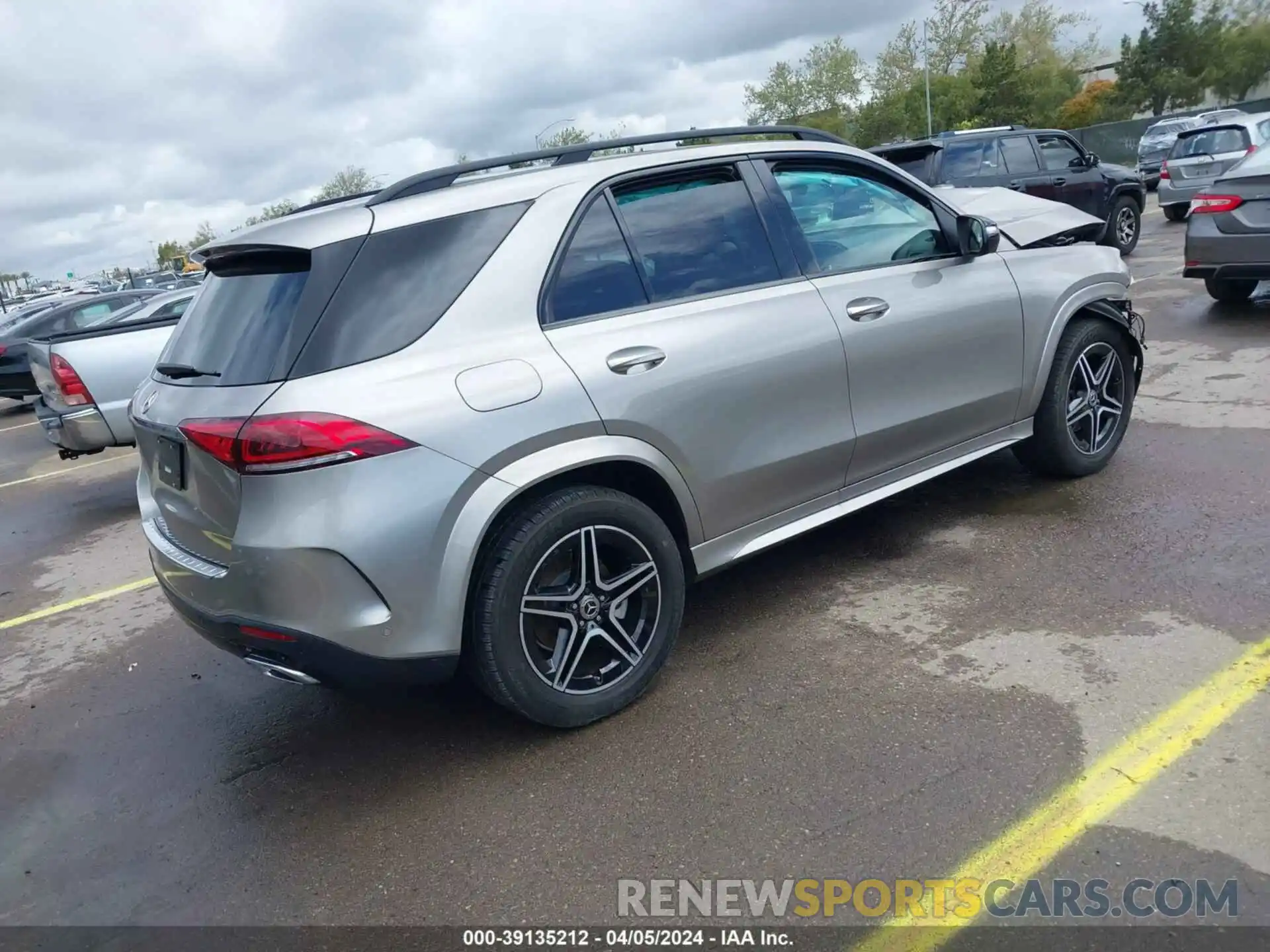 4 Photograph of a damaged car 4JGFB4JB0NA606889 MERCEDES-BENZ GLE 2022