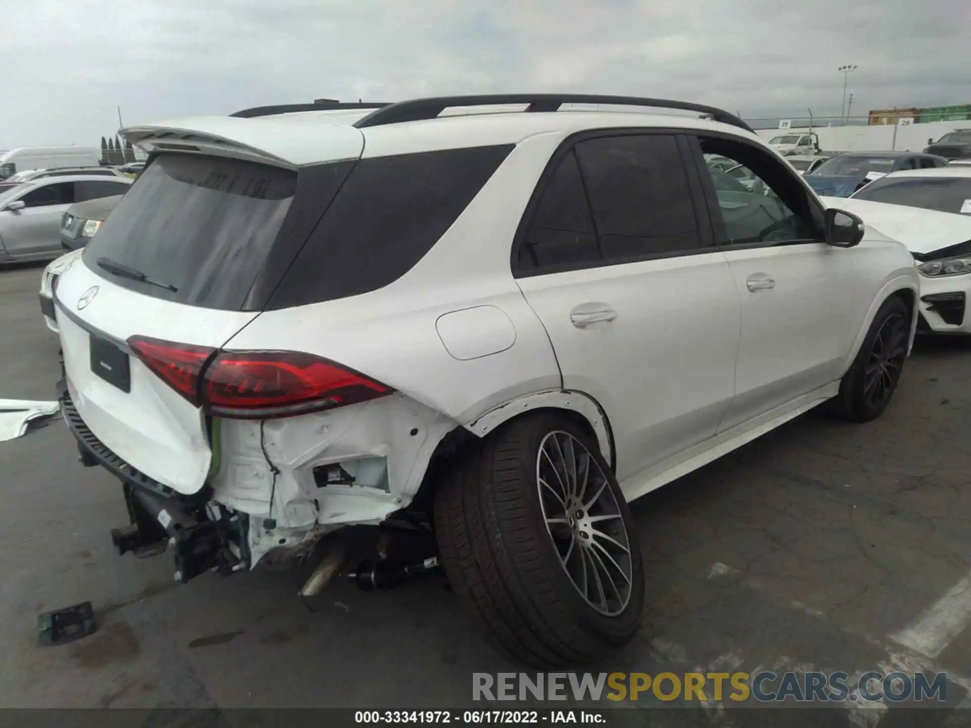 4 Photograph of a damaged car 4JGFB4JB1NA582912 MERCEDES-BENZ GLE 2022