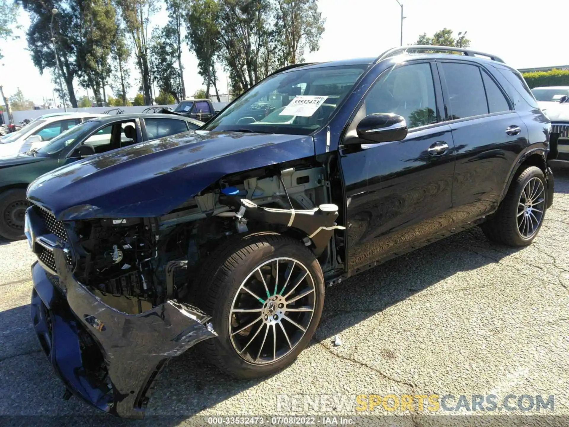 2 Photograph of a damaged car 4JGFB4JB1NA665286 MERCEDES-BENZ GLE 2022