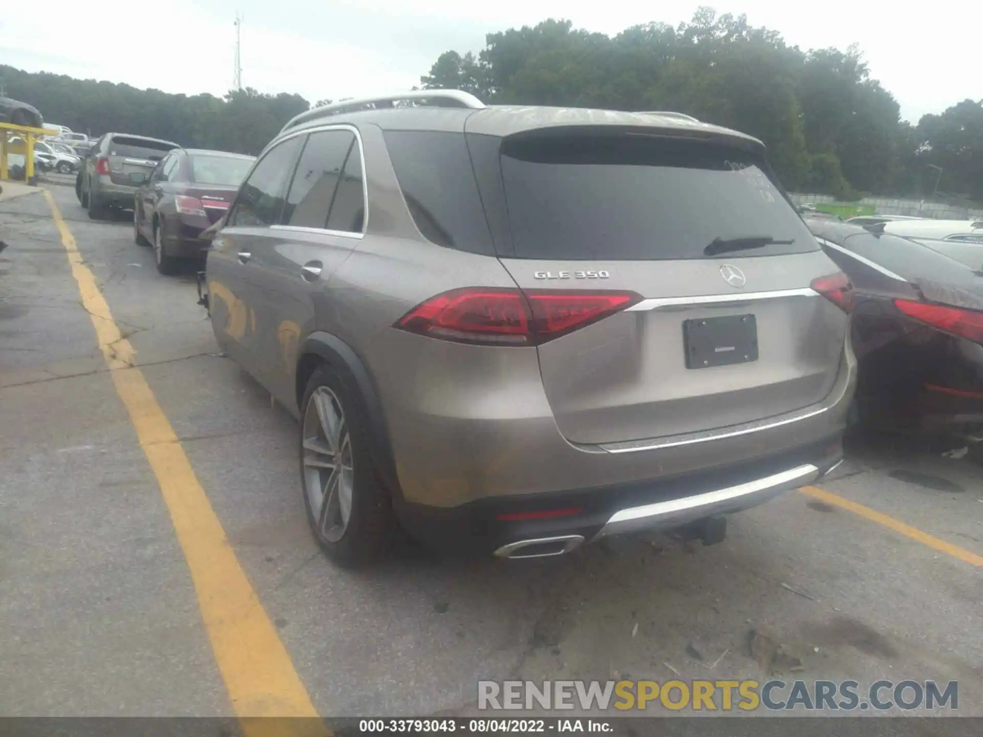 3 Photograph of a damaged car 4JGFB4JB5NA703361 MERCEDES-BENZ GLE 2022