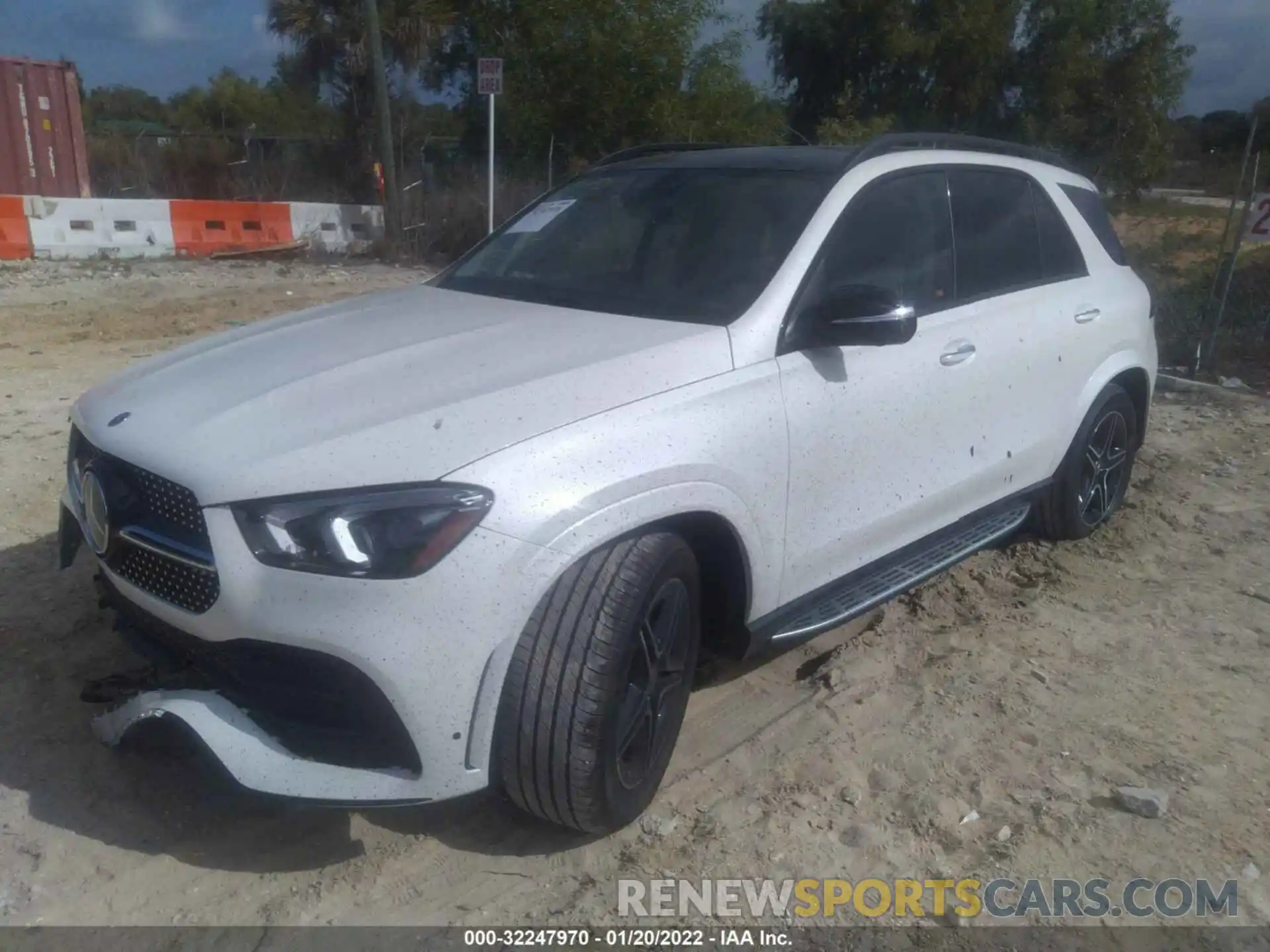 2 Photograph of a damaged car 4JGFB4JB6NA643283 MERCEDES-BENZ GLE 2022