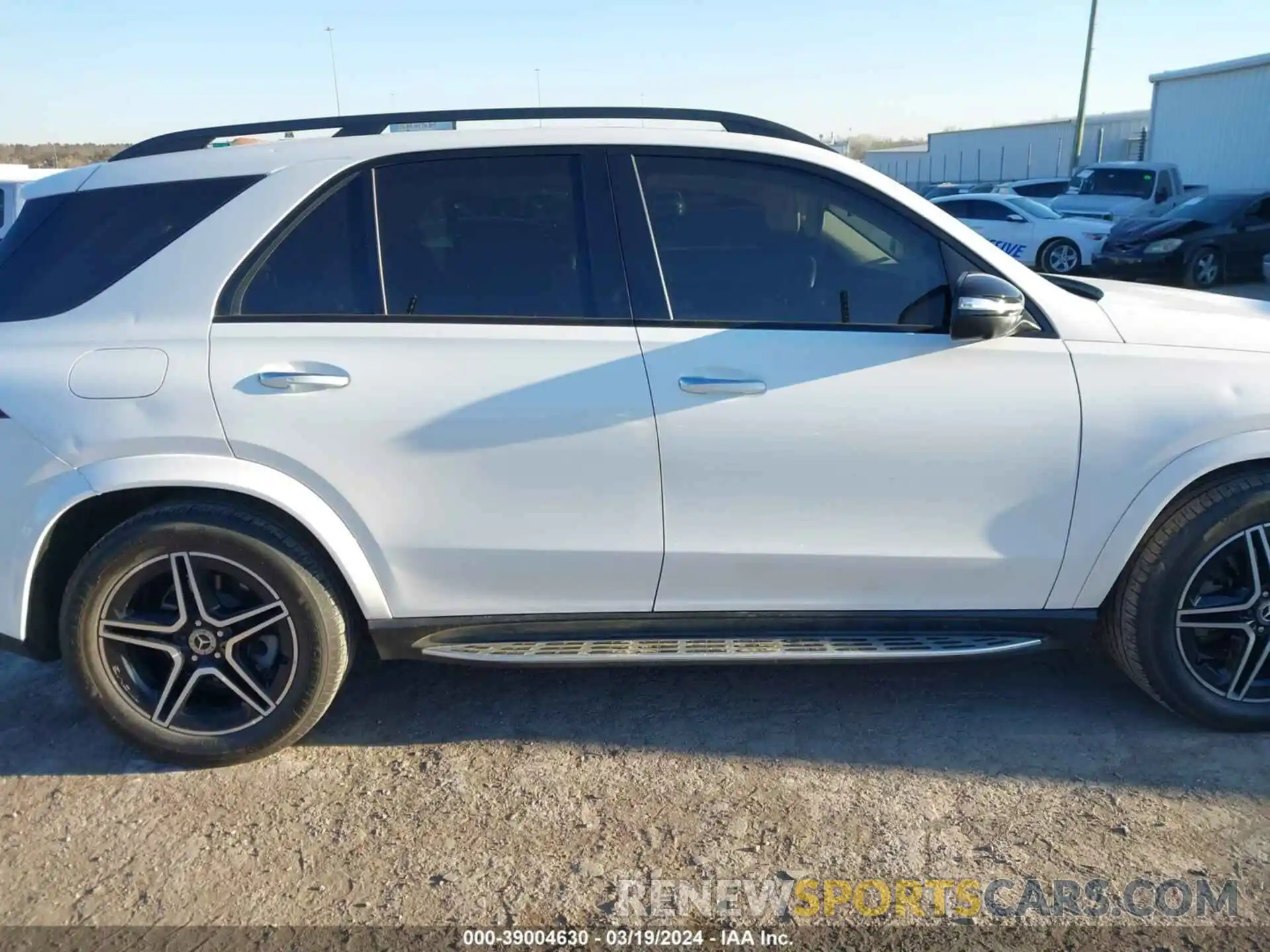 13 Photograph of a damaged car 4JGFB4JB8NA608163 MERCEDES-BENZ GLE 2022