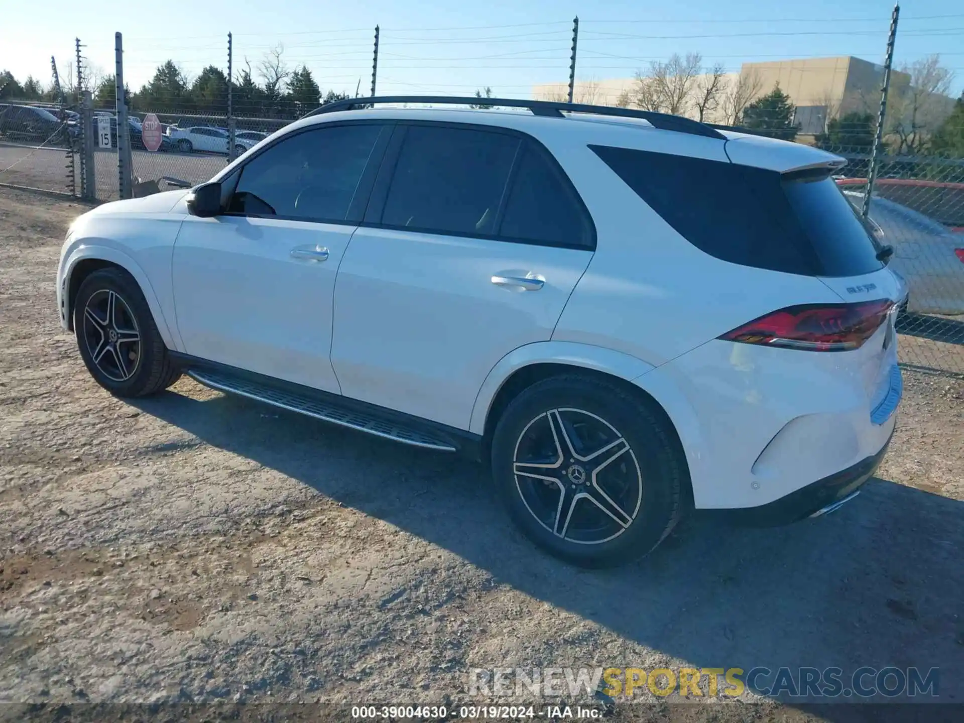 3 Photograph of a damaged car 4JGFB4JB8NA608163 MERCEDES-BENZ GLE 2022