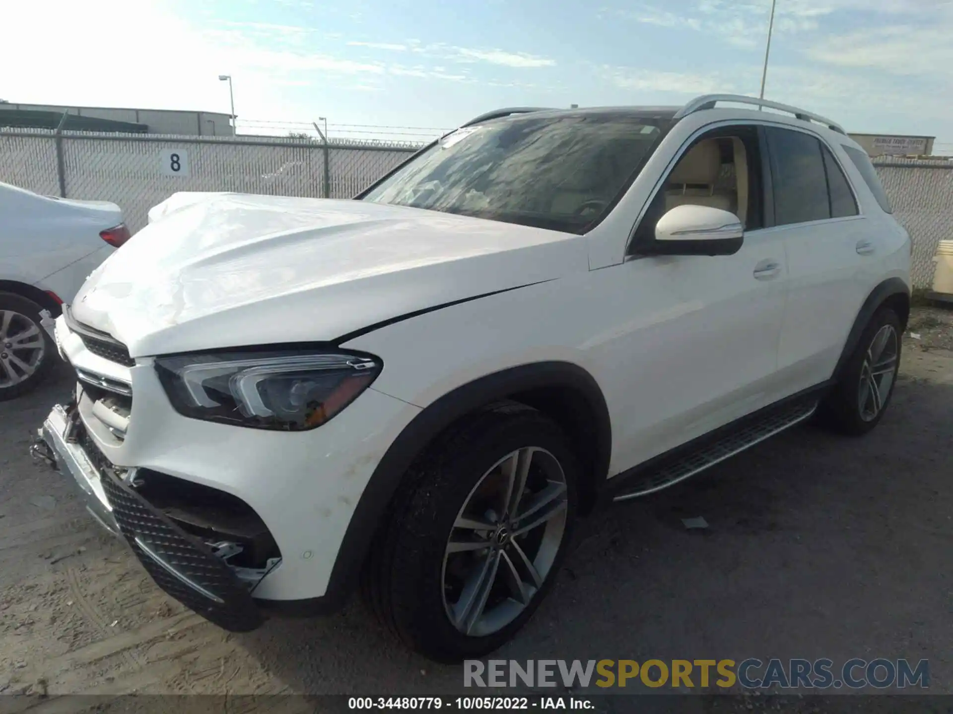 2 Photograph of a damaged car 4JGFB4JB9NA628664 MERCEDES-BENZ GLE 2022