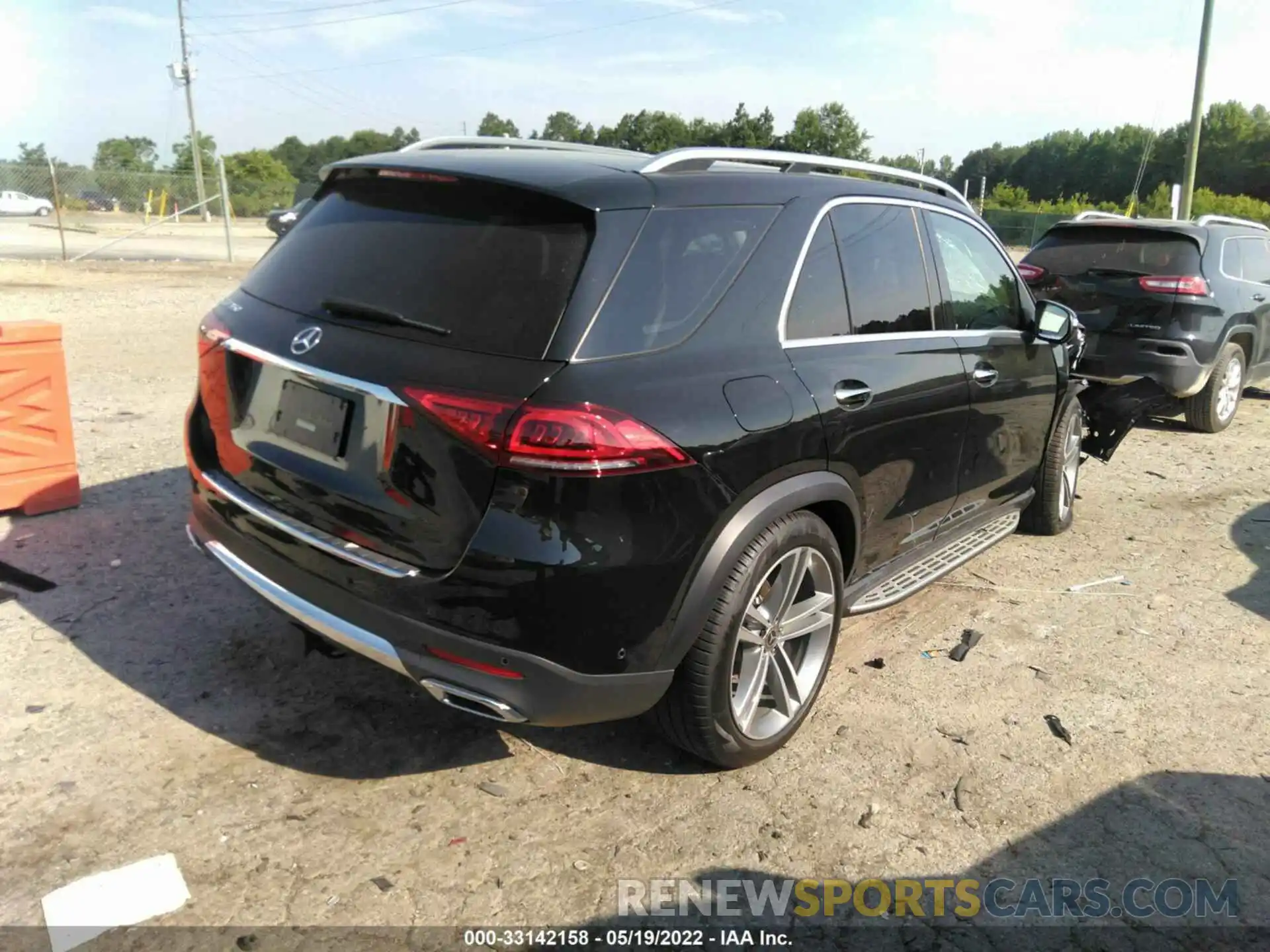 4 Photograph of a damaged car 4JGFB4JE3NA603530 MERCEDES-BENZ GLE 2022