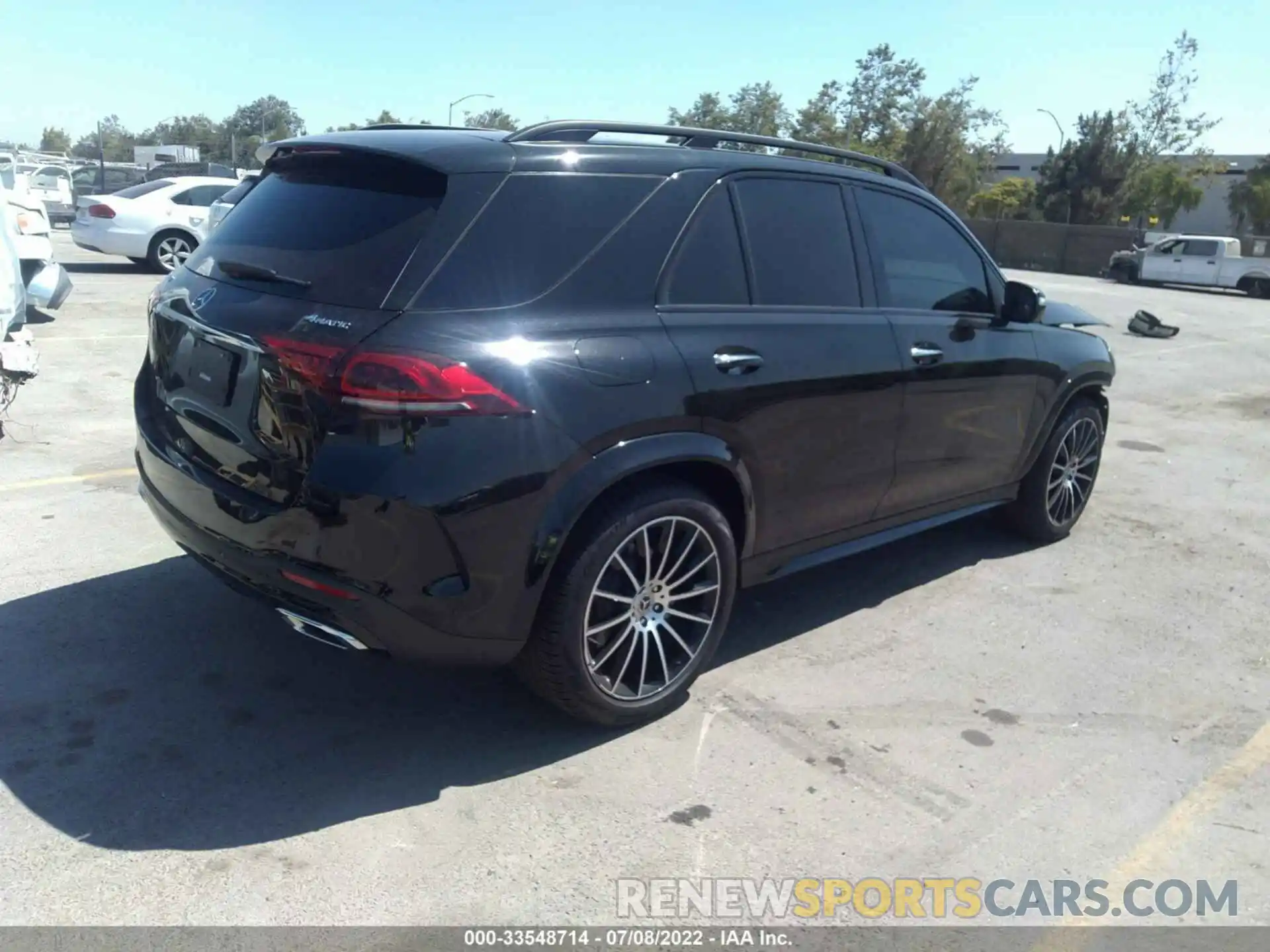 4 Photograph of a damaged car 4JGFB4KB0NA618135 MERCEDES-BENZ GLE 2022