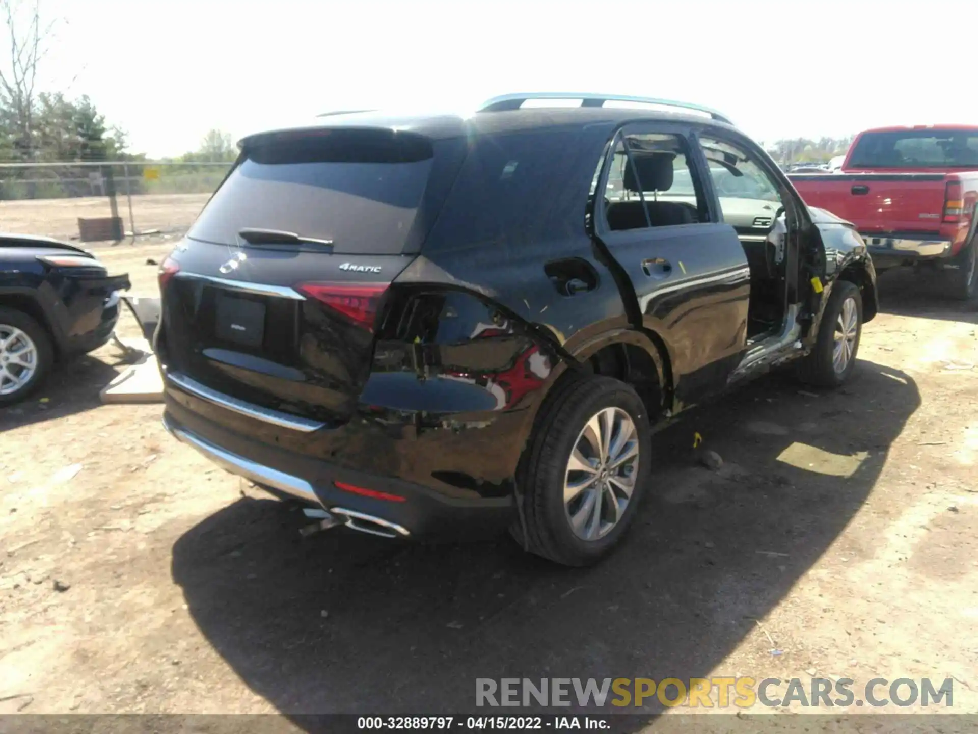 2 Photograph of a damaged car 4JGFB4KB4NA666897 MERCEDES-BENZ GLE 2022