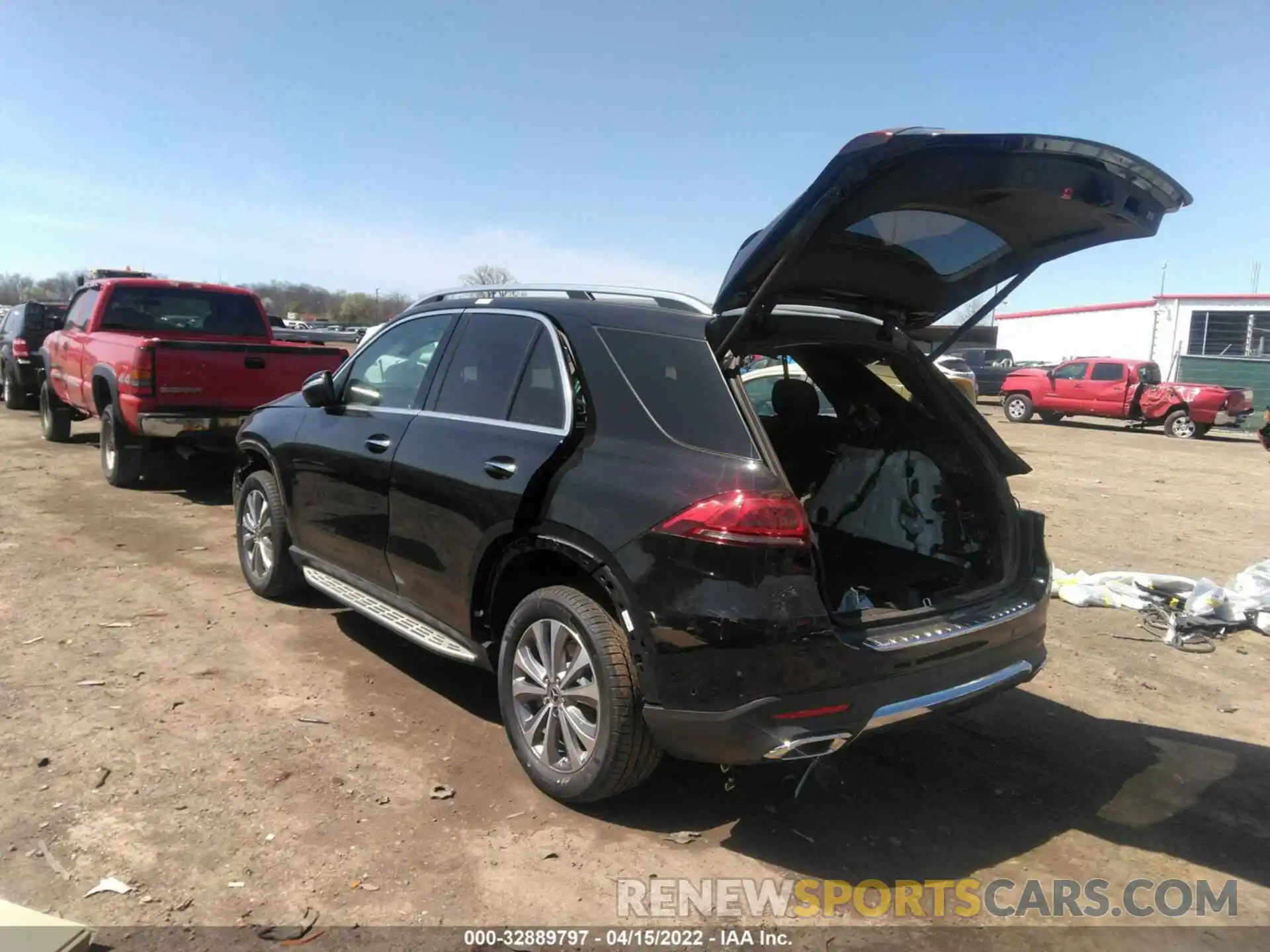 3 Photograph of a damaged car 4JGFB4KB4NA666897 MERCEDES-BENZ GLE 2022