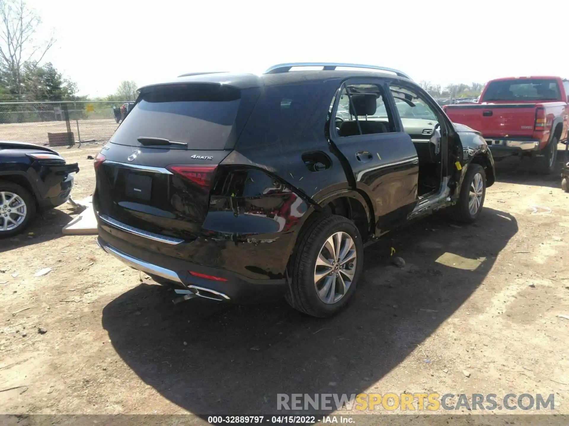 4 Photograph of a damaged car 4JGFB4KB4NA666897 MERCEDES-BENZ GLE 2022