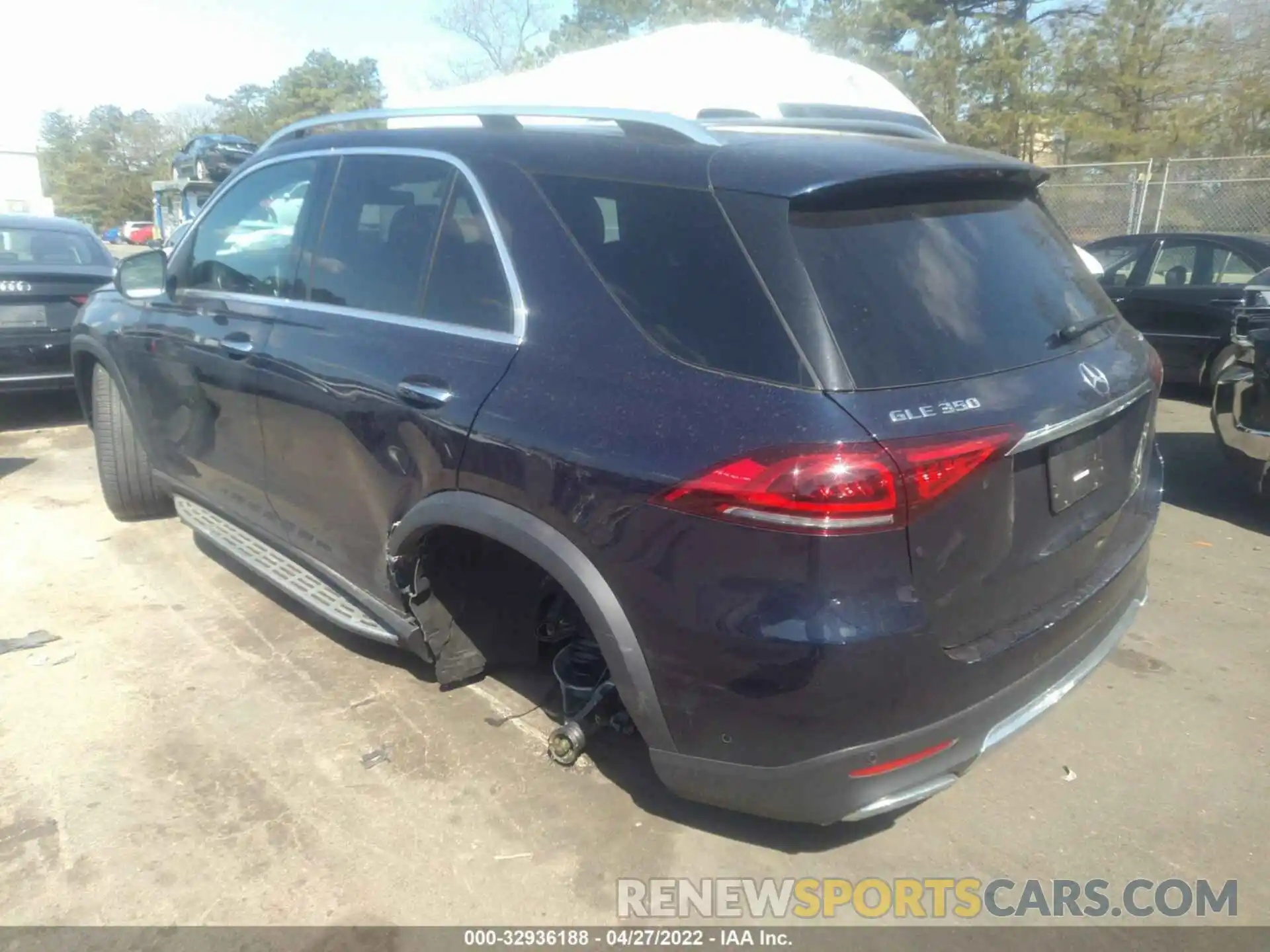 3 Photograph of a damaged car 4JGFB4KB5NA678248 MERCEDES-BENZ GLE 2022