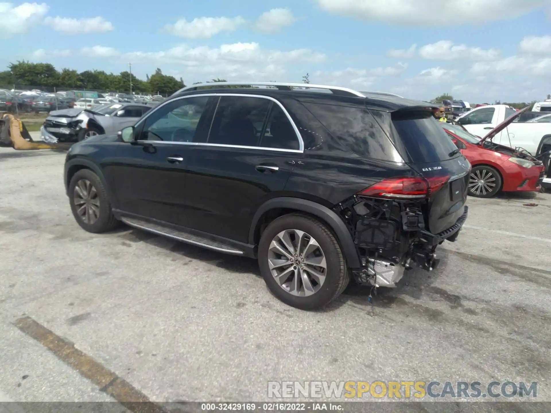 3 Photograph of a damaged car 4JGFB4KE1NA591005 MERCEDES-BENZ GLE 2022