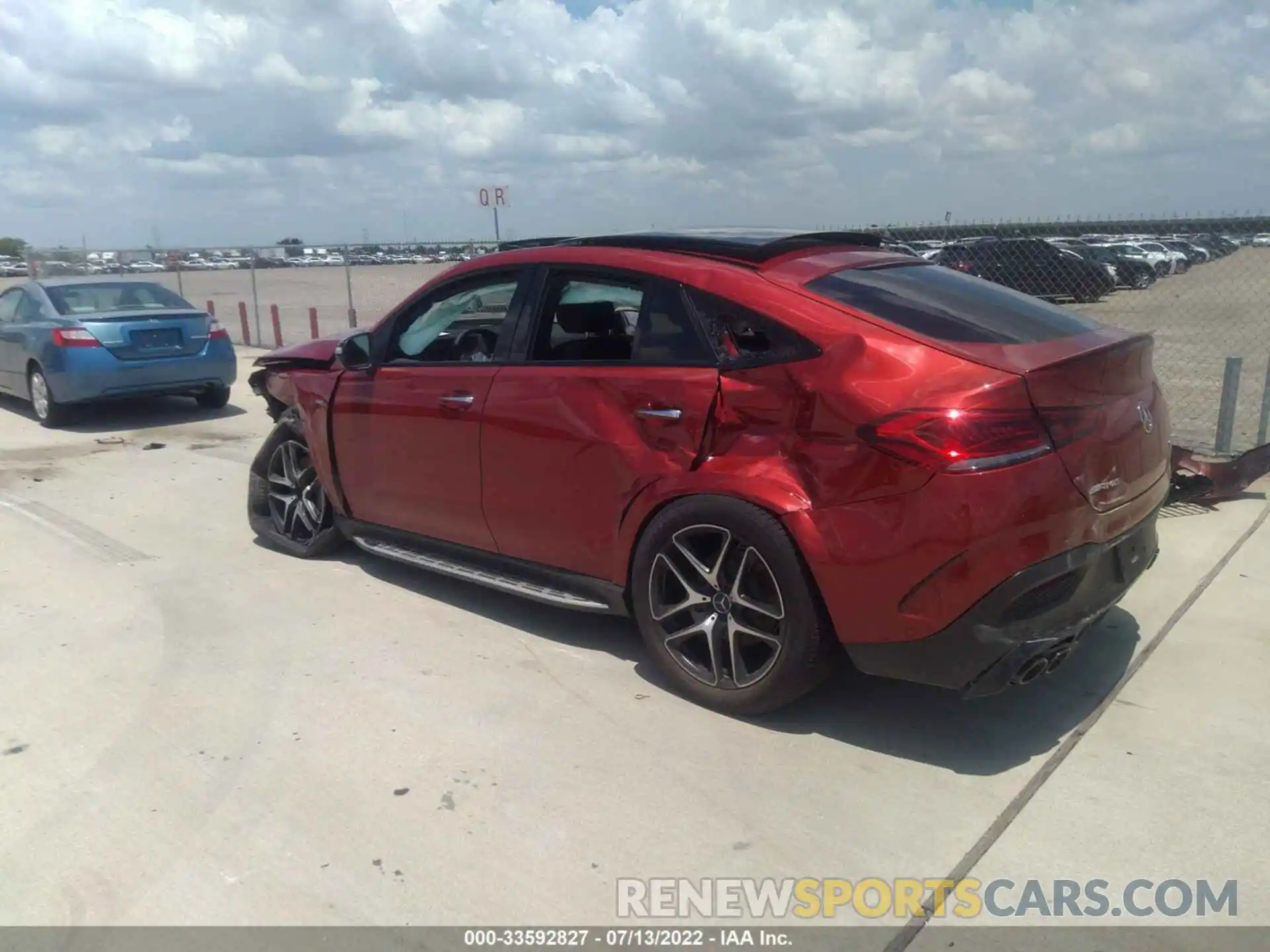 3 Photograph of a damaged car 4JGFD6BB4NA780453 MERCEDES-BENZ GLE 2022