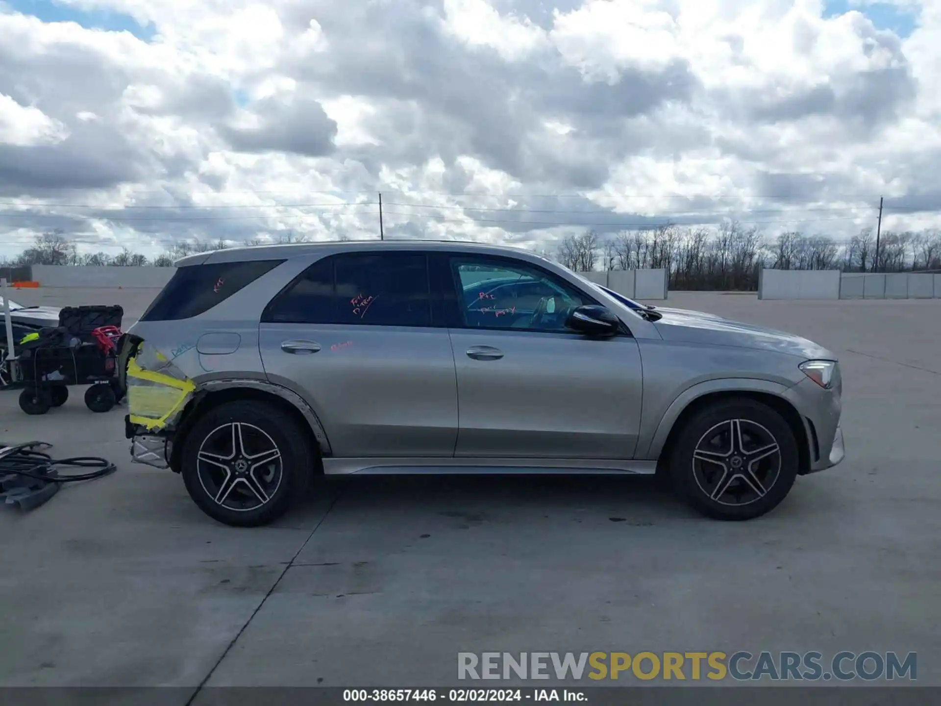 14 Photograph of a damaged car 4JGFB4JB2LA214784 MERCEDES-BENZ GLE 350 2020