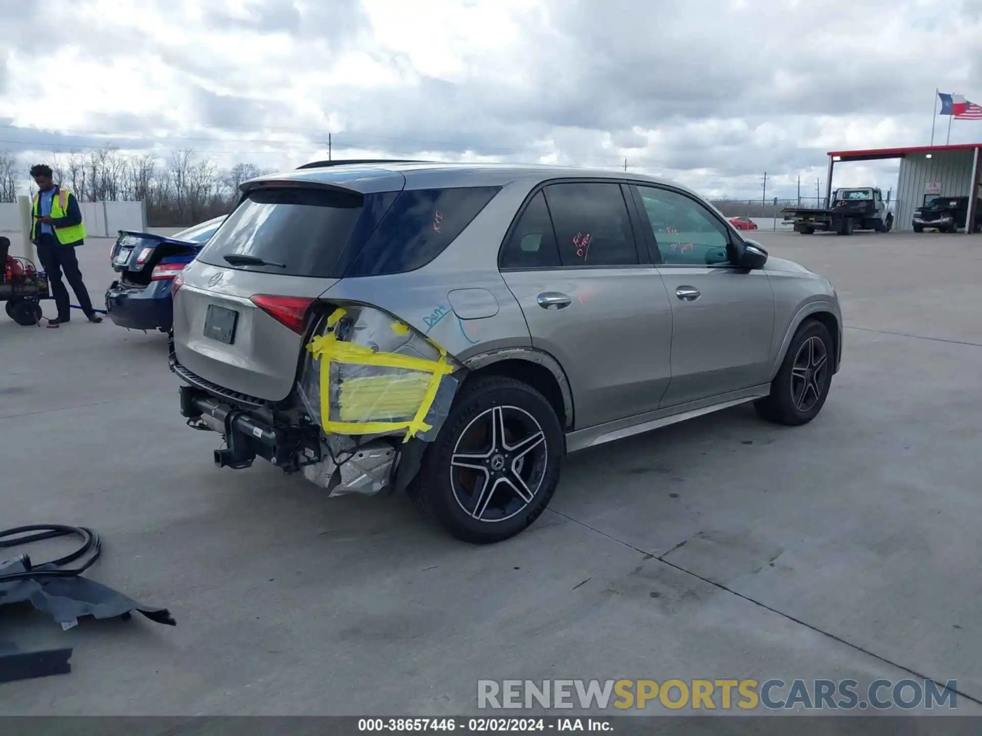 4 Photograph of a damaged car 4JGFB4JB2LA214784 MERCEDES-BENZ GLE 350 2020