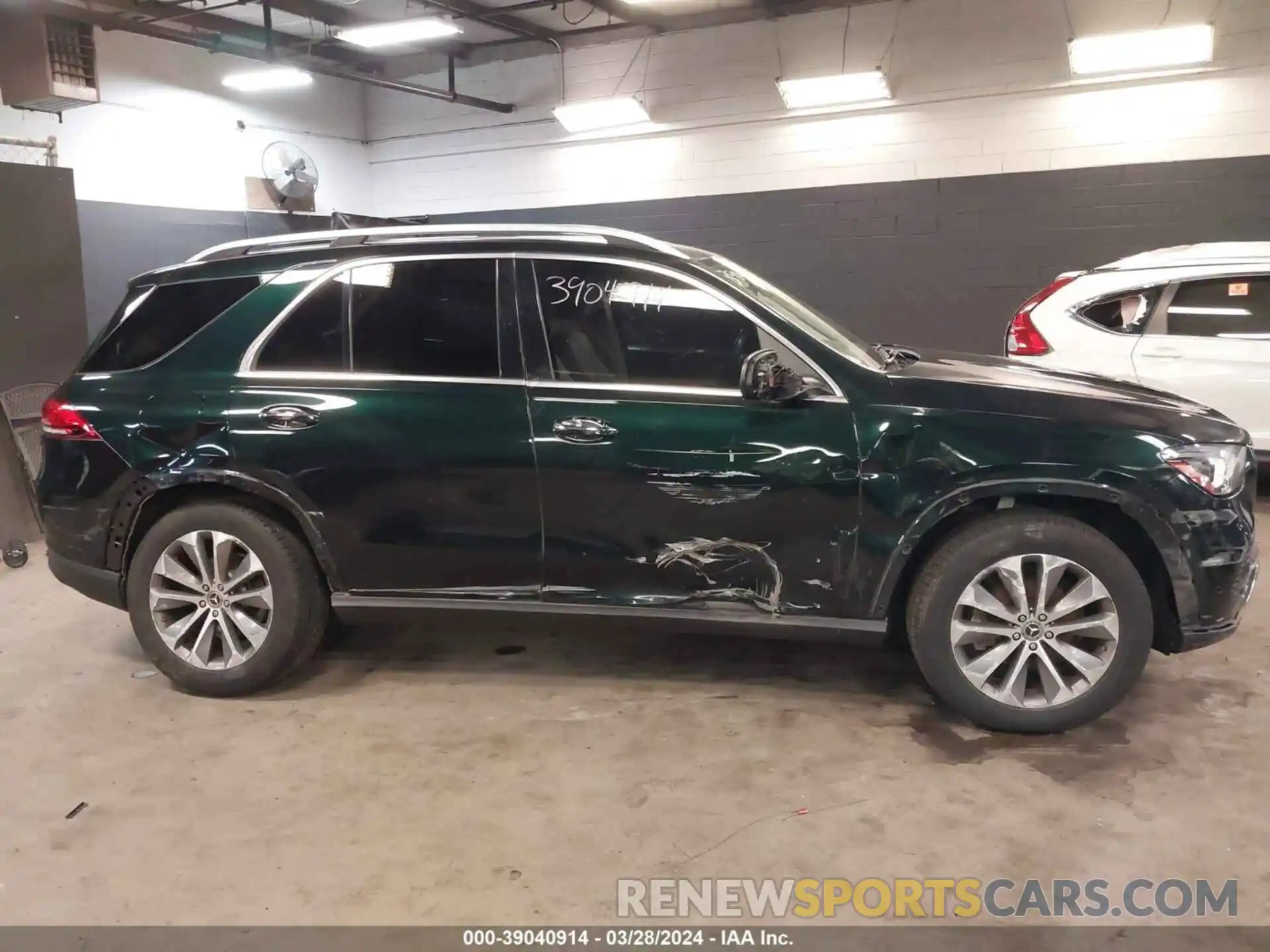 14 Photograph of a damaged car 4JGFB4KB1LA215620 MERCEDES-BENZ GLE 350 2020